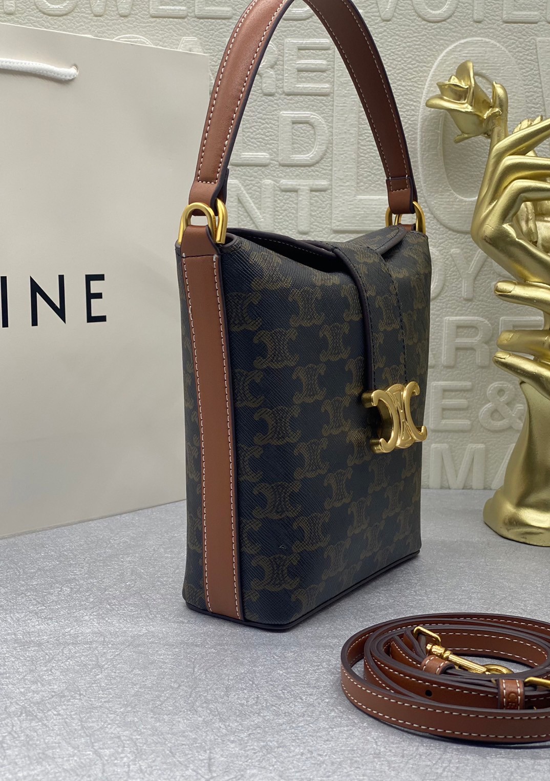 CELINE MINI BUCKET TRIOMPHE IN SMOOTH CALFSKIN เกรดออริ 1:1 สลับแท้ ใช้งาน ตปท ได้ กระเป๋าถือรุ่นใหม่ล่าสุด ดีไซน์หรูคลาสสิค