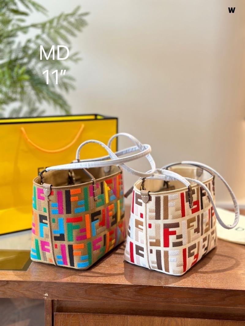 FENDI Small Roll shopper Bag / Fendi Bucket Bag @Chinese Valentine’s Day Limited Edition shopper กระเป๋าทรงบัคเก็ต ดีไซส์สวยหลากสี ในเทศกาลจีนวาเลนไทน์ โดดเด่นด้วยลายนูน FF เป็นเอกลักษณ์ที่ปักด้วยเส้นด้ายหลากสี