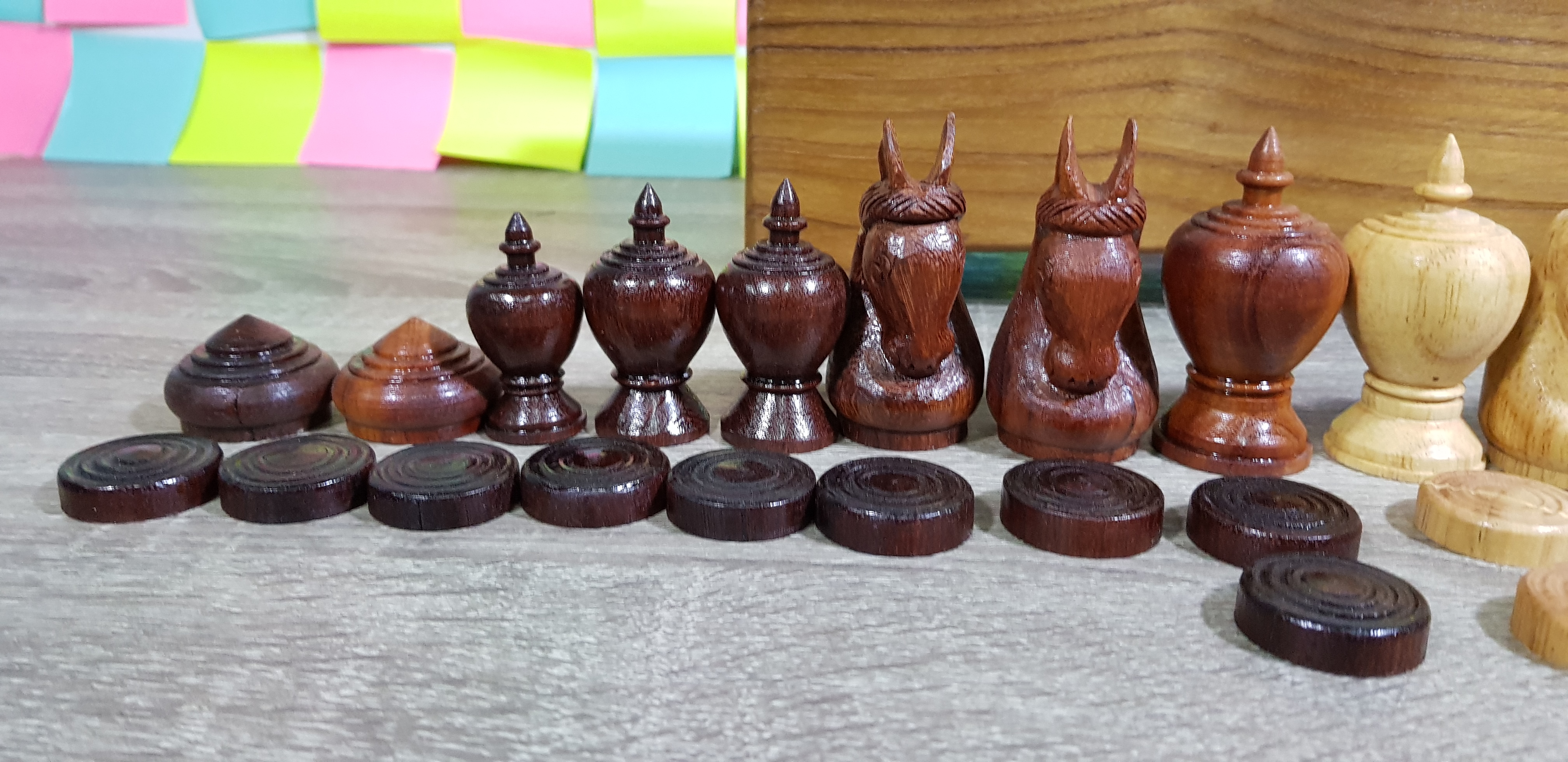 ชุดหมากรุกไทยชุดราเธยะพร้อมกล่องไม้แบบมีช่อง