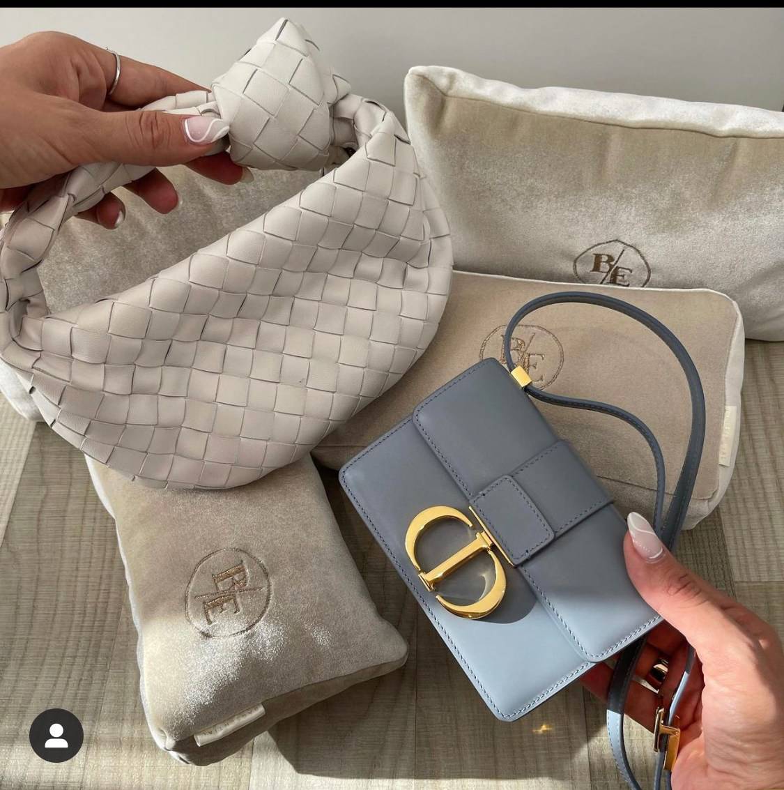 หนังแท้ DIOR Micro 30 Montaigne Bag พร้อมส่งที่ไทย เกรดเทพออริจินอลหนังแท้ สวยมากค่ะ ภาพสินค้าถ่ายจากงานขายจริง ใช้งานต่างประเทศได้ สายสะพายหนังยาวถอดได้ปรับระดับได้ จะสะพายไหล่หรือ CROSSBODY ก็ดูดีลุ๊คนี้คุณหนูมากค่ะ ไอเท็มนี้แนะนำไม่มีเอ้าท์ค่ะ ภาพถ่ายส