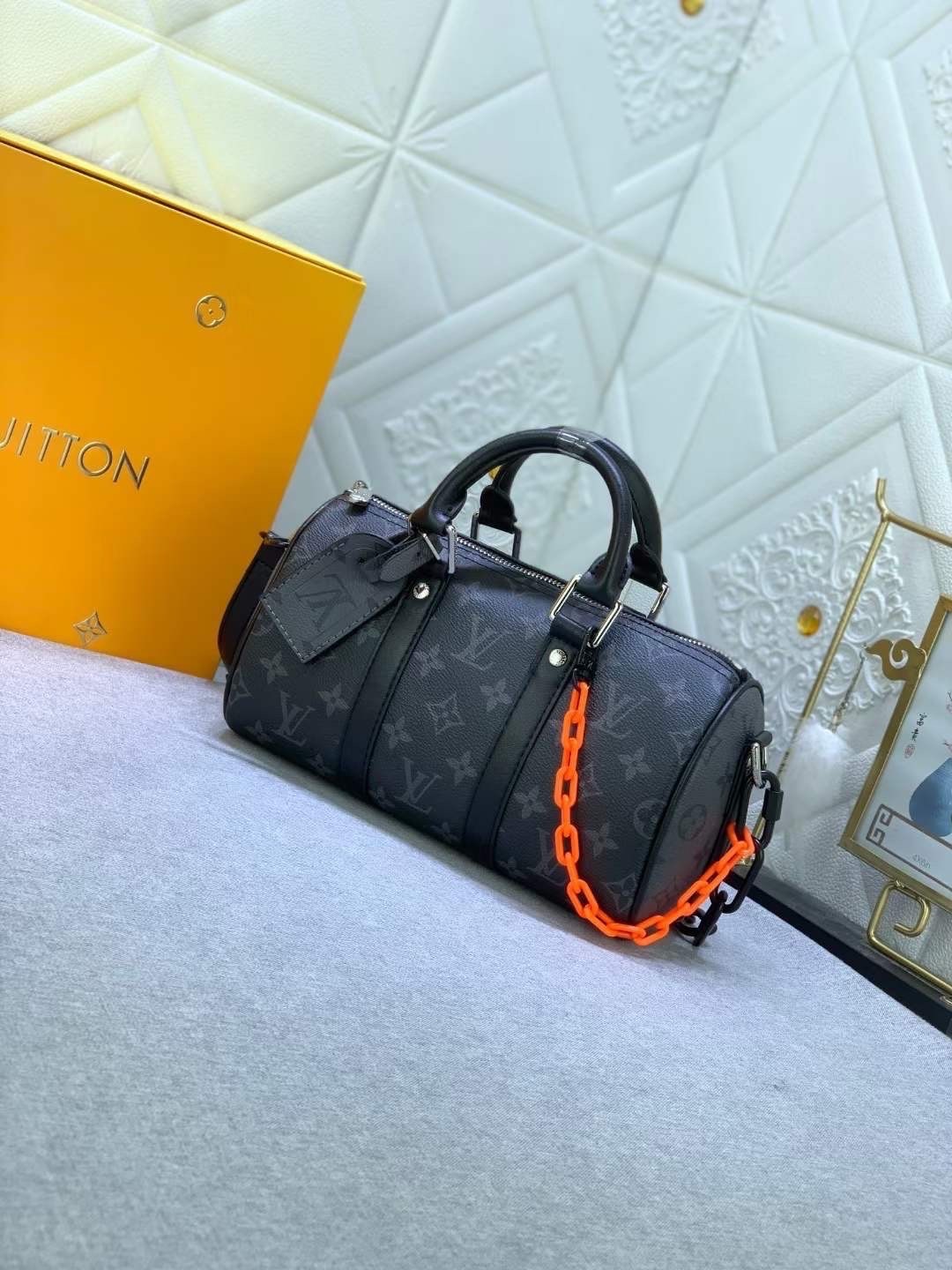 LV Keepall Bandouliere 25 Monogram Eclipse Canvas กระเป๋าสะพายใบเล็กสีดำคลาสสิก เกรดออริ 1:1 ใช้งานต่างประเทศได้
