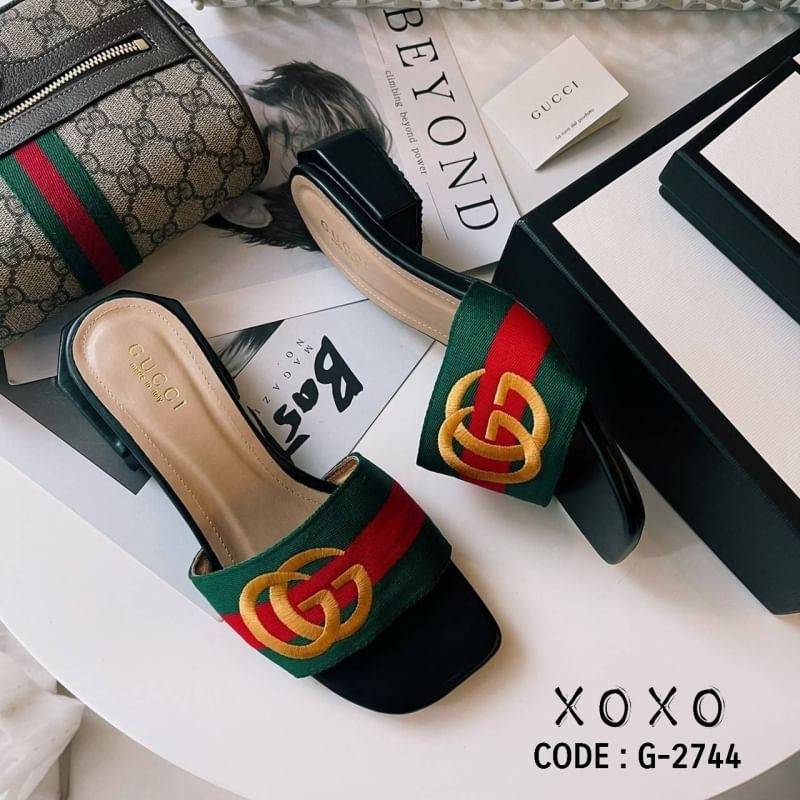Gucci Flat Shoes งานสวม ลายผ้าสีลับปักแบรนด์ GG สวมใส่ง่าย มีส้นเล็กนเอยกำลังใส่สบาย น้ำหนักเบา ส้น 6 เหลี่ยม ด้านในรองนวมนุ่ม ใส่สบาย