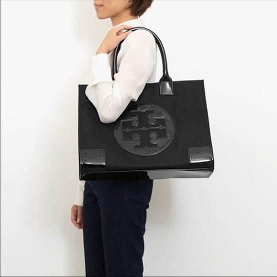 TORY BURCH ELLA PATENT MINI TOTE TOTE BAG กระเป๋าทรง SHOPPING วัสดุ NYLON ทั้งใบตัดด้วยหนังแก้วเงาสีดำ