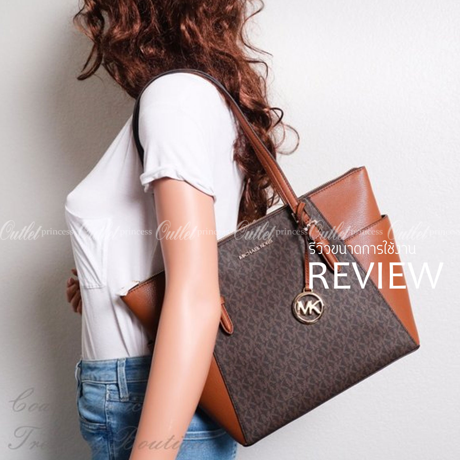 MICHAEL KORS TOTE BAG กระเป๋าสะพายไหล่ทรง Tote ใบใหญ่กำลังดีหนัง Saffiano สวยหรูอยู่ทรง ด้านหน้าประดับโลโก้สีทองสวย พร้อมอะไหล่ห้อยแบรนด์ ภายในมี 2 ช่องหลัก 1 ช่องซิปกลาง และช่องเล็ก ใส่ของจุกจิก และสายห้อยกุญแจ กว้างและจุ ใส่ ipad เอกสาร A4 กระเป๋าสตางค์