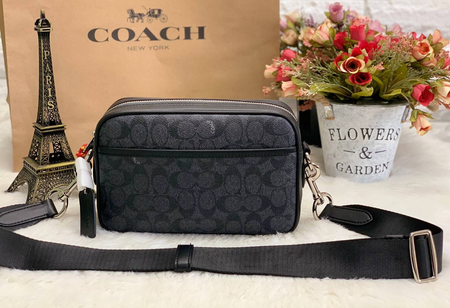COACH ACADEMY CROSSBODY IN SIGNATURE WITH VARSITY ZIPPER ((768, 960)) พร้อมส่งที่ไทยอีกครั้ง! ได้ไปหลงรักแน่นอนค่ะ😘 กระเป๋าสะพายครอสบอดี้ร์ของคุณผู้ชาย((สาวหล่อใช้ก็สวยทีเดียว)) หนังแท้อย่างดี หนังนิ่มมือดีค่ะ