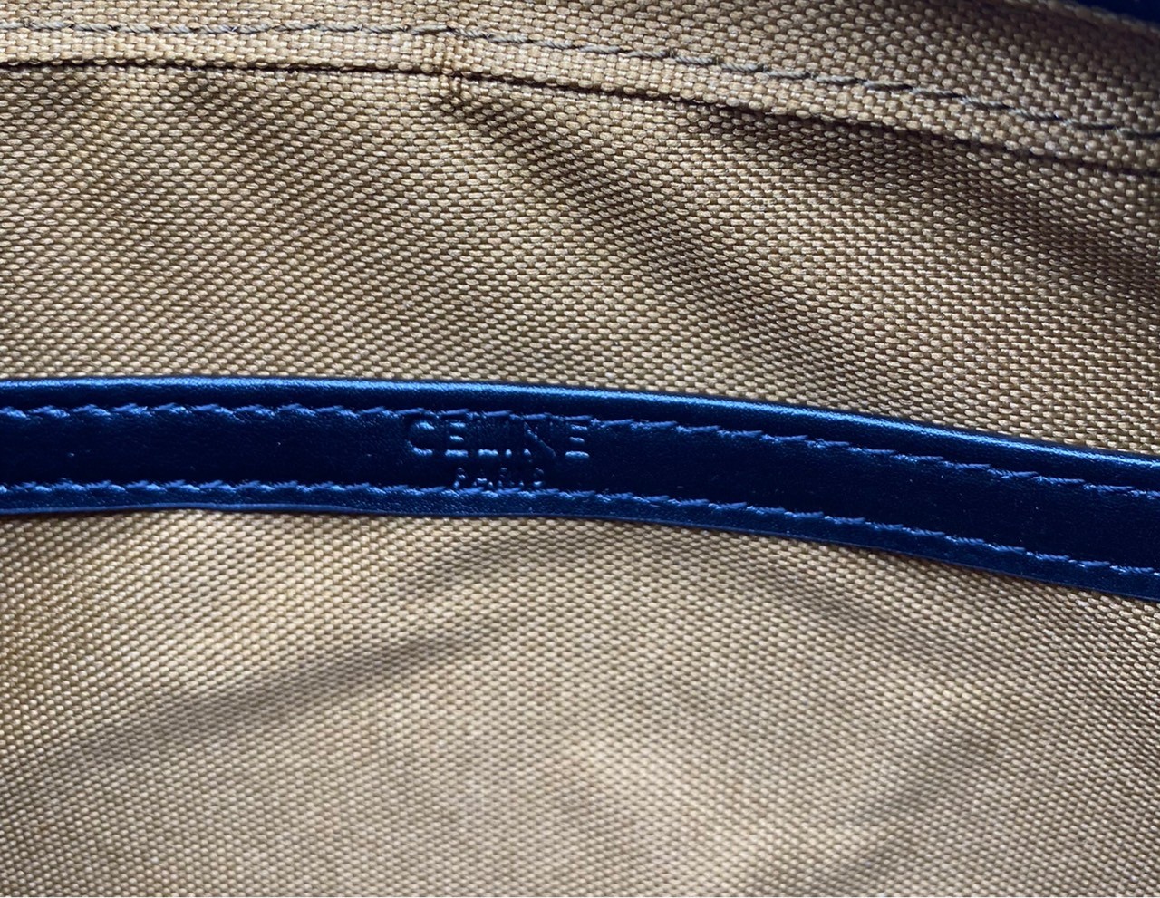 CELINE Medium Messenger bag in Triomphe Canvas / Celine Camera Bag กระเป๋าทรงครอสบอดี้ ใช้ได้ทั้งชายหญิง ขนาดกลางกำลังดี น้ำหนักเบา รูปทรงใช้งานง่าย ภาพสินค้าถ่ายจากงานขายจริง ใช้งานต่างประเทศได้