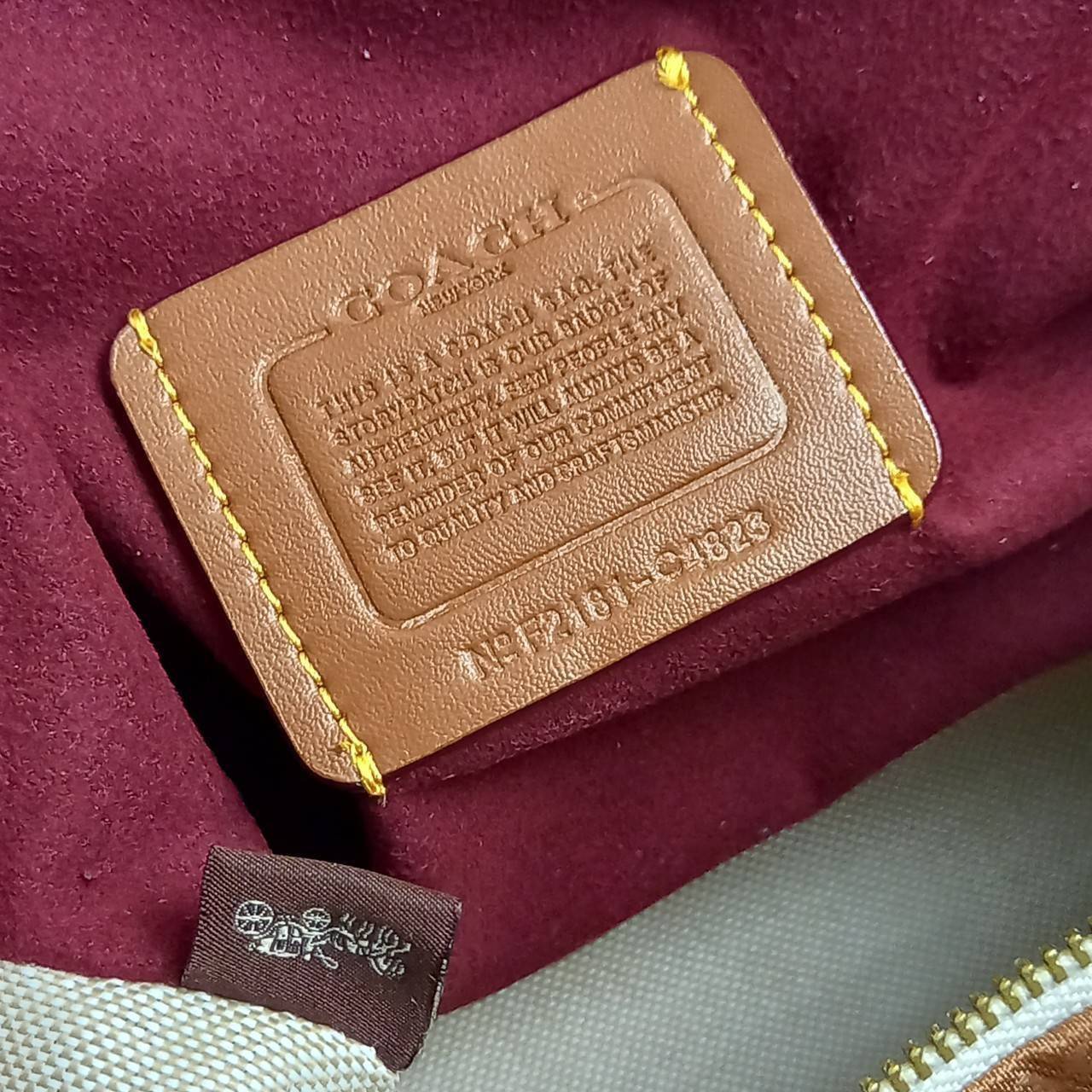 COACH SOFT TABBY SHOULDER BAG (C4823//C5261) กระเป๋าถือ กระเป๋าสะพาย ที่ใครๆก็เข้าถึงได้ หรูหรา คลาสสิค ลุคเรียบร้อย แต่ความสวยไม่น้อย! ดาเมจความลุคผู้ดีรุนแรงมาก!!เกินต้าน!!// วัสดุหนังแท้ทั้งใบ หนังเรียบ หนังนิ่มมากๆ อยู่ทรงสวยมากๆด้วย// ด้านในโล่งกว้าง