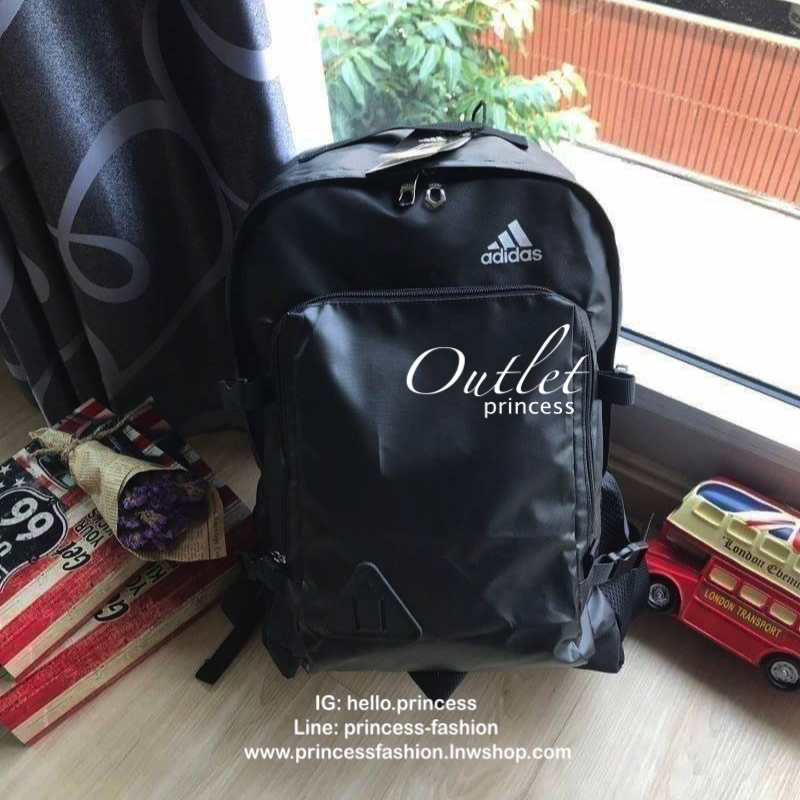 Adidas Adidas BTS BP1 [AZ8644] Backpack Black กระเป๋าเป้สะพายหลัง รูปทรงคลาสสิคคลาสสิกเรียบง่ายในแบบอาดิดาส รองรับทุกการใช้งานที่คต้องการ กระเป๋าสะพายหลังใบนี้ผลิตจากโพลีเอสเตอร์เบาและกันน้ำ ออกแบบให้จุได้เยอะและเก็บทรงไม่ให้ดูเทอะทะ ไม่ว่าจะเป็นหนังสือหร