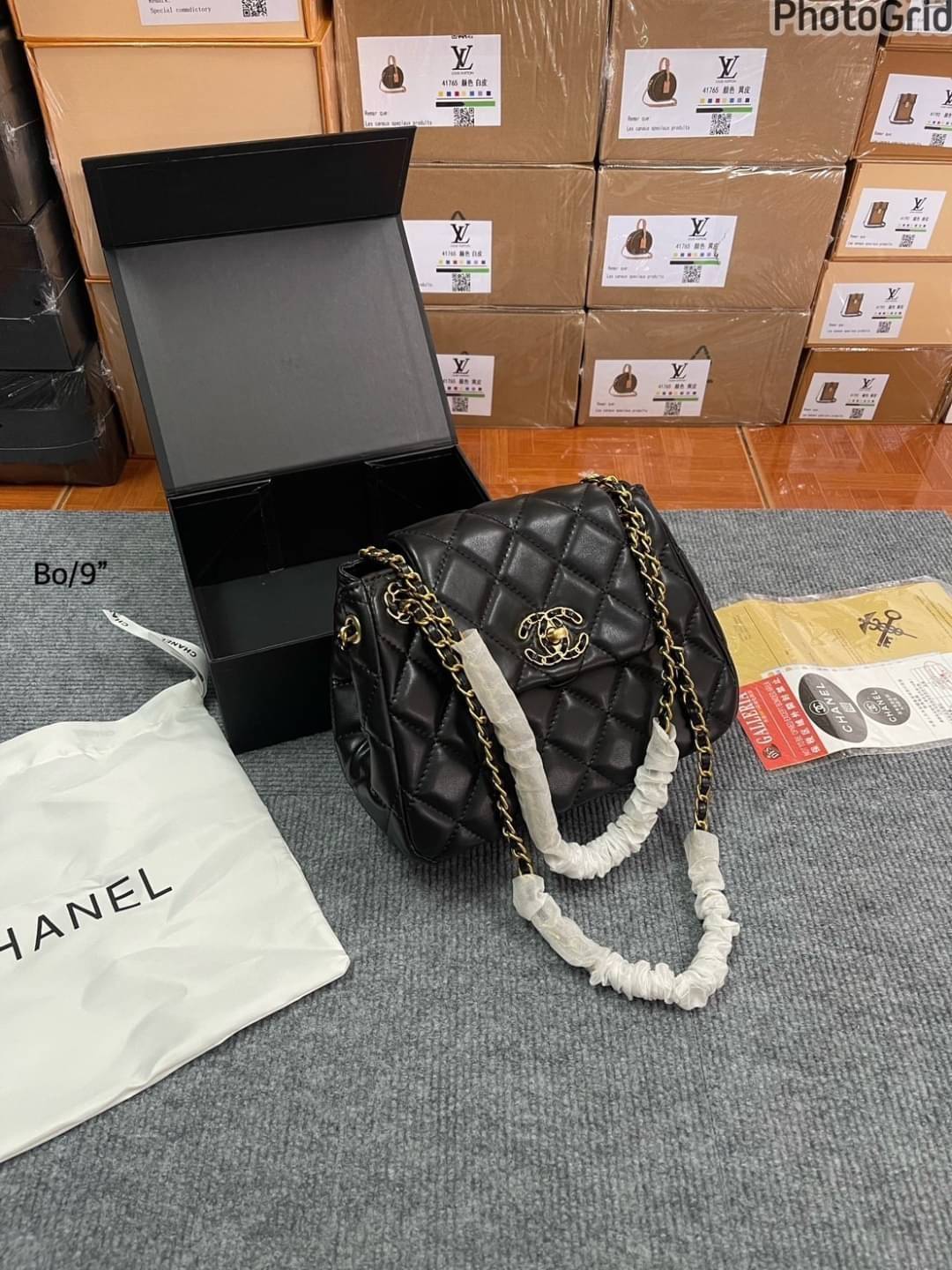 Chanel Flap Bag On Chain กระเป๋าสะพายสีดำคลาสสิก มาพร้อมสายโซ่สีทองสลับหนัง ใบขนาดกำลังสวย ใช้ถือออกงานคือปังมากกก รีบคว้าด่วนค่ะ!!