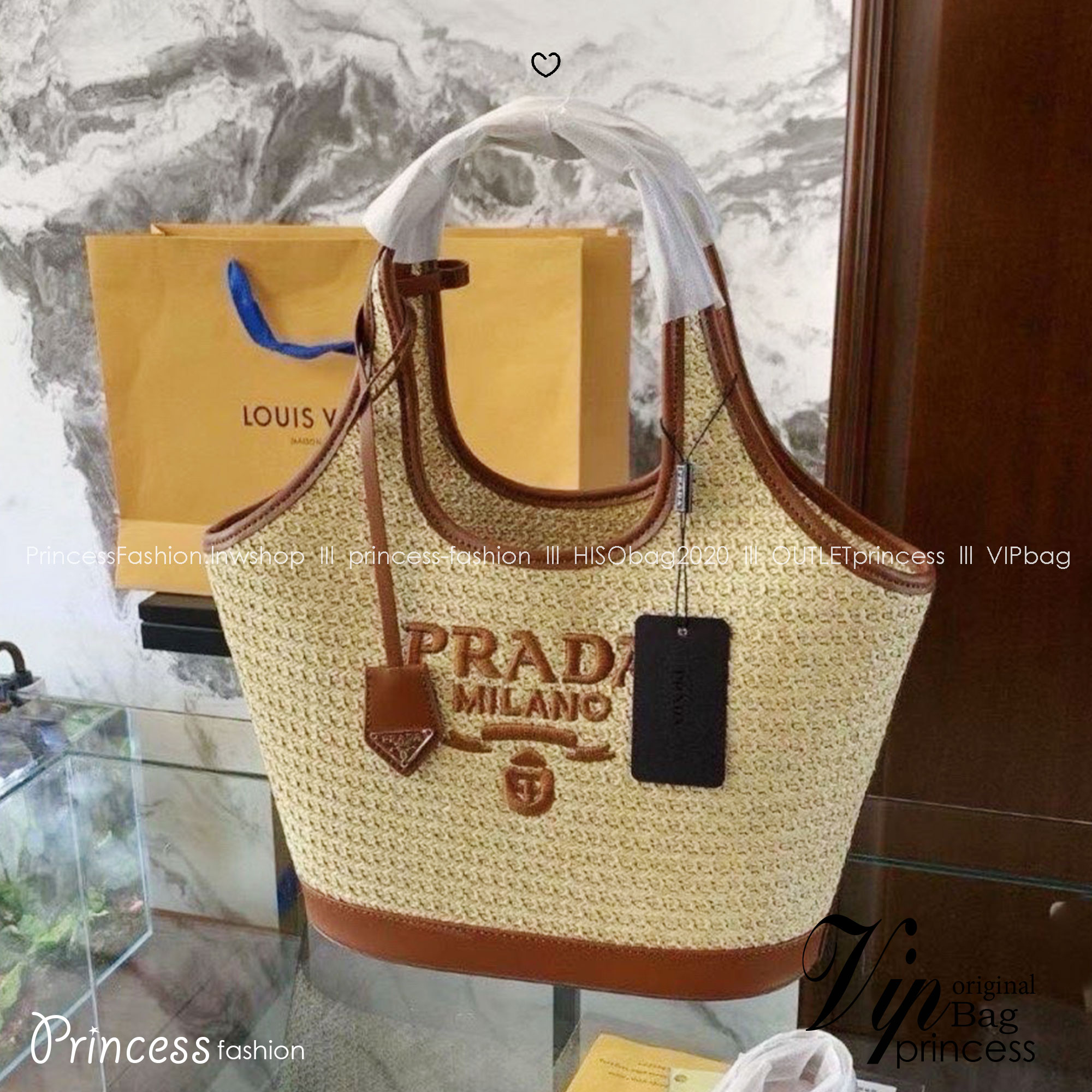 PRADA Linen blend and leather mini-buckle bag / Prada Tote Bag กระเป๋าถือทรง buckle รุ่นนี้มีไว้ยังไงก็ได้ใช้บ่อยแน่นอน