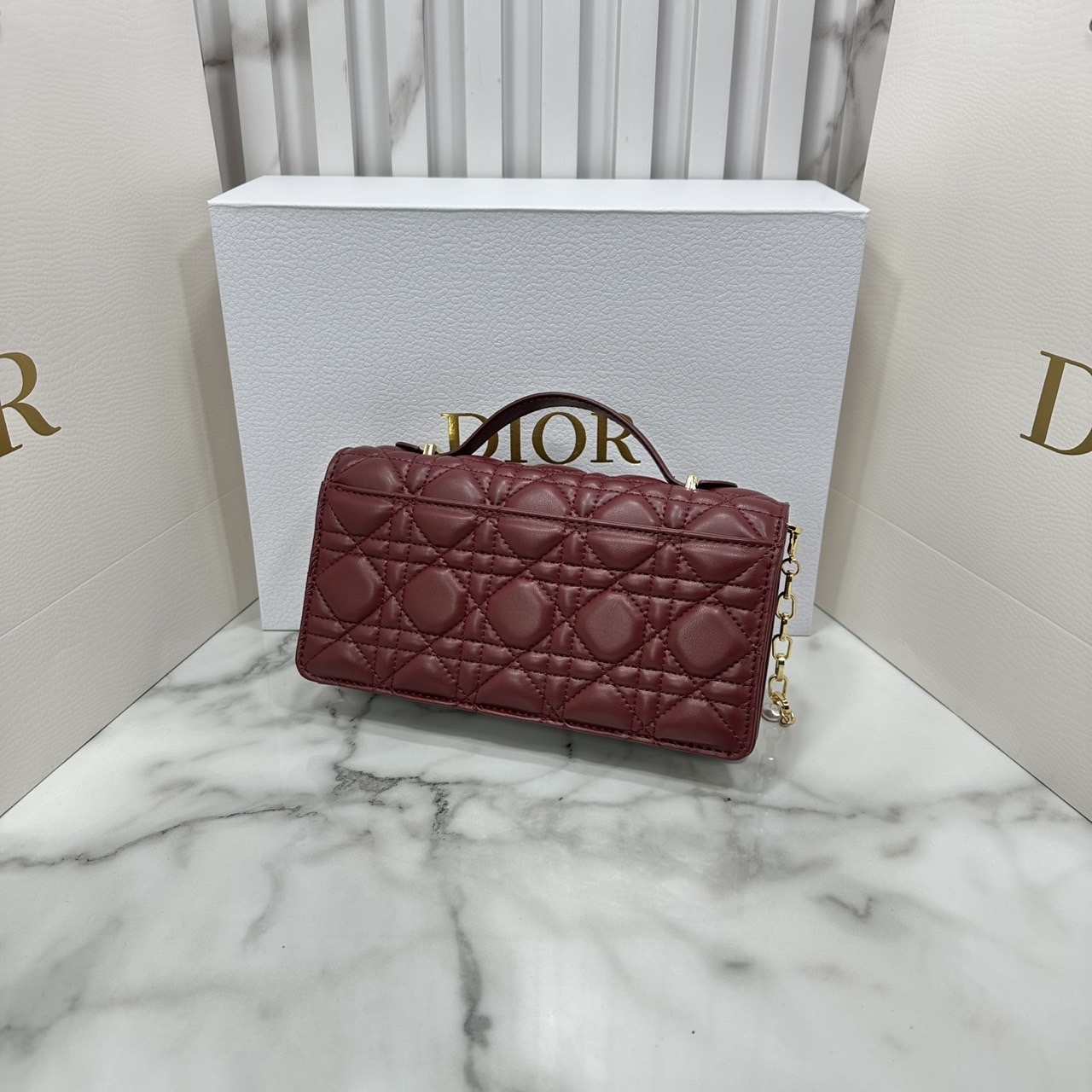 ORI หนังแท้ | My Dior Mini Bag / Dior Clutch Bag กระเป๋าสะพายทรงคลัชทันสมัย หรูหราสง่างาม จะถือหรือสะพายก็ดูดีมีระดับ กระเป๋าที่ใช้งานได้จริงใบนี้ใส่ของจำเป็นได้ครบถ้วน