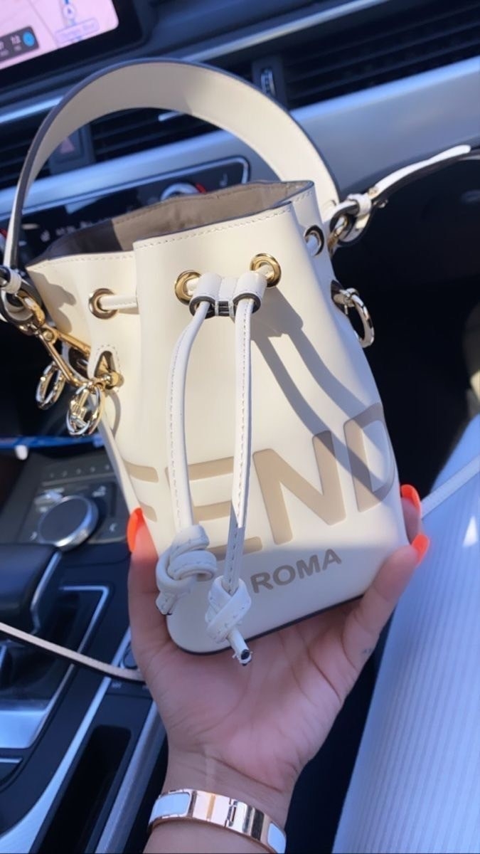 FENDI Mon Tresor Mini Leather Bucket Bag / FENDI Bucket Bag พร้อมส่ง กระเป๋าถือหรือสะพายข้างทรงบัคเก็ต ทรงขนมจีบ ลายแบรนด์ อะไหล่ทองหรูหรา