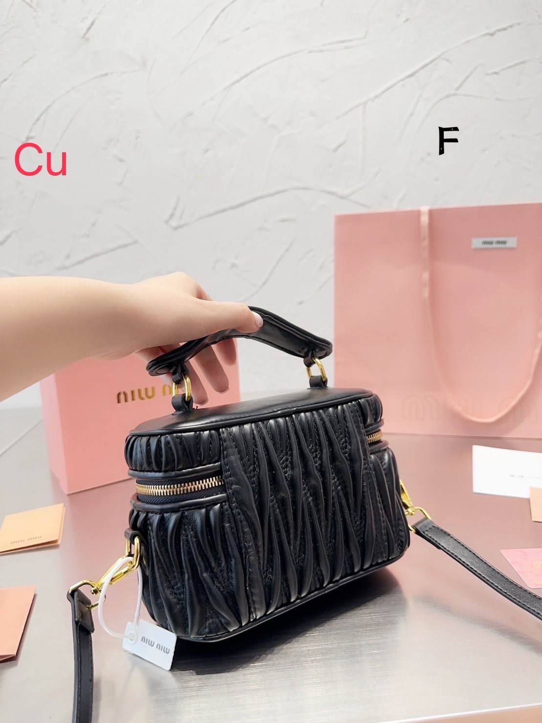 MIU MIU Matelasse nappa leather shoulder bag / MIU MIU BAG พร้อมส่ง 4 สี กระเป๋าสะพายทรงกล่อง ให้ความละมุม ลุคคุณหนูน่ารักสุดๆ คะ