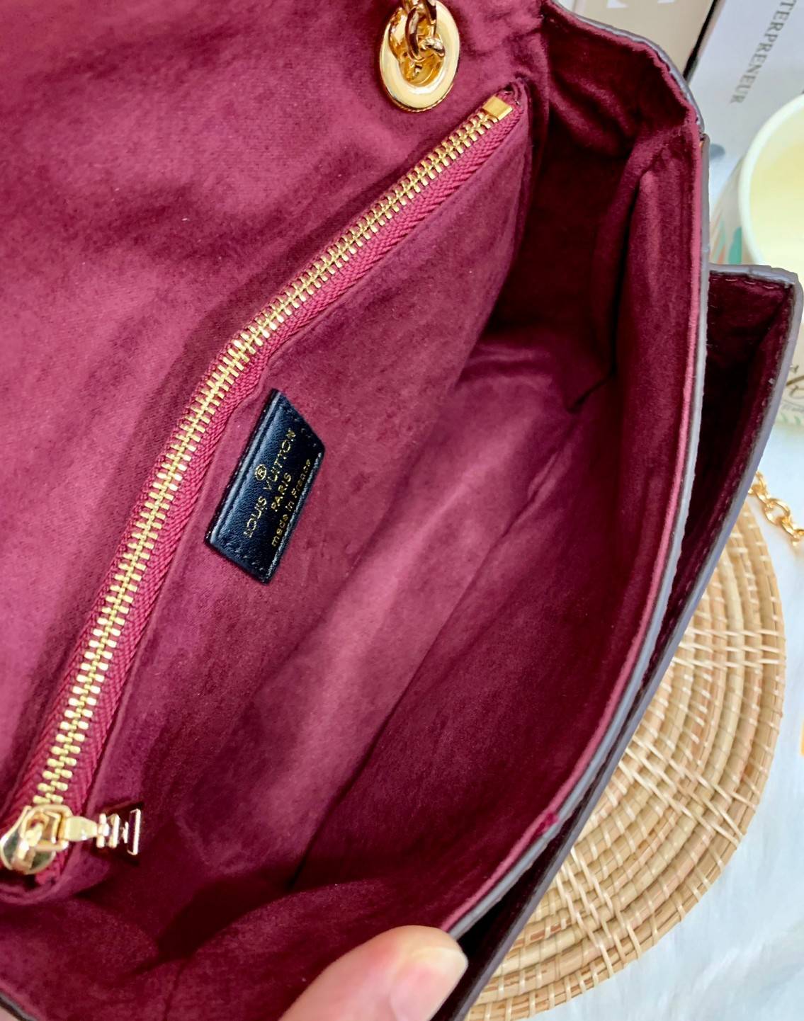 LOUIS VUITTON PASSY MONOGRAM 2 WAYS HANDBAG พร้อมส่งความสวย! กระเป๋า LV จาก Premium gift ต่างประเทศ ✔️รุ่นนี้เป็นหนังแท้ลาย monogram ทรงกระเป๋าคือสวยหรู ดูดีมากๆค่ะ