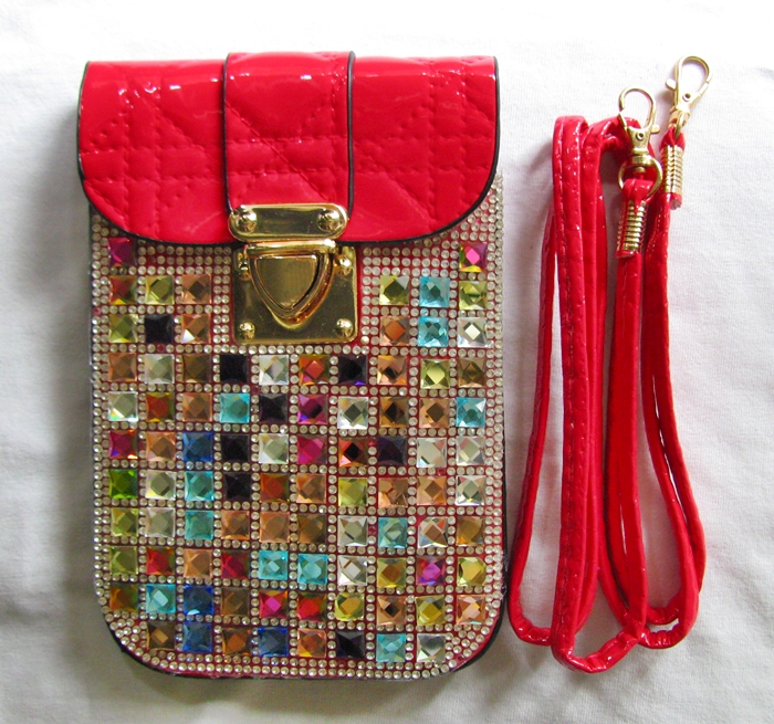 กระเป๋าหนังแก้วแบบถือหรือสะพายข้างสีแดงประดับพลอยค่ะ