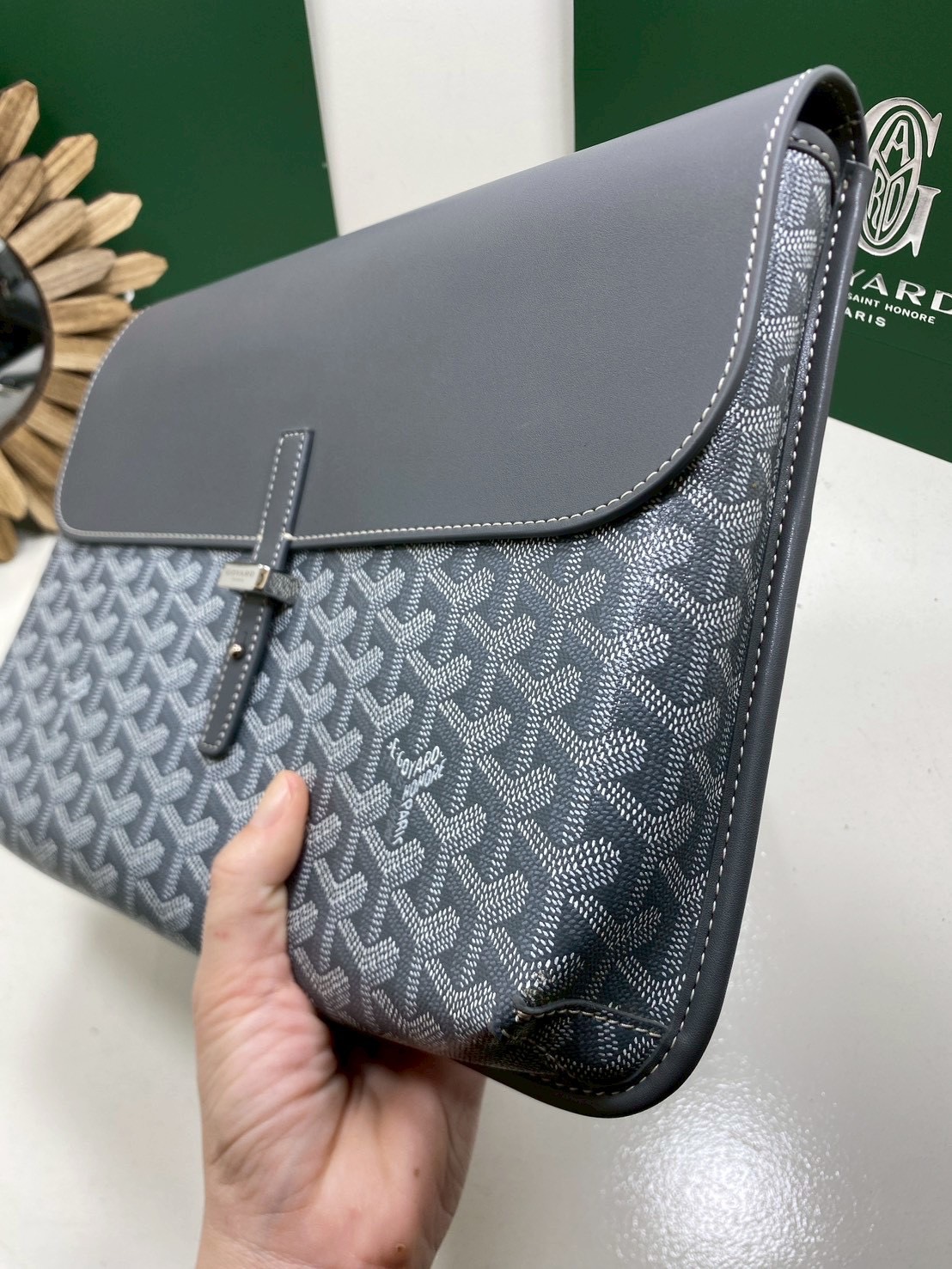 ORI หนังแท้ | Goyard Coursier Messenger bag กระเป๋าแมสเซ็นเจอร์ดีไซน์ใหม่ กะทัดรัดใช้งานได้อย่างคล่องตัว เหมาะมากสำหรับสายสปอร์ต ที่สุดของความหรูตอบโจทย์การใช้งาน ใบจริงสวยงามตามรูปค่ะ