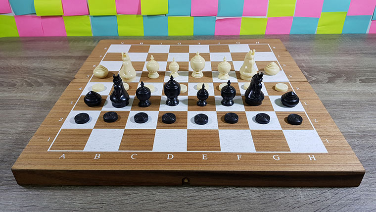 ชุดหมากรุกไทยพลาสติกกระดานถมขาวช่องขนาด5x5 cm