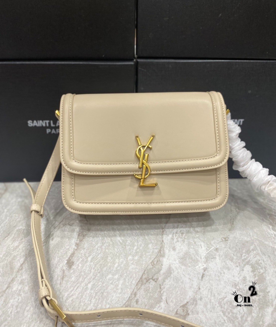 ไอเท็มขึ้นแท่น the best seller!! YSL SOLFERINO SATCHEL LEATHER / YSL crossbody bag กระเป๋าสะพายข้าง โลโก้โดดเด่น ดีเทลดูแพงด้วยตัวล็อค ใช้งานง่าย แน่นหนา งานหนังสวยเต็มใบ ภายในเป็นช่องโล่ง ใส่ของสำคัญได้เลยสบายๆ สายสะพายครอส ปรับใช้ได้ตามตัว ใบจริงสวยคม ร