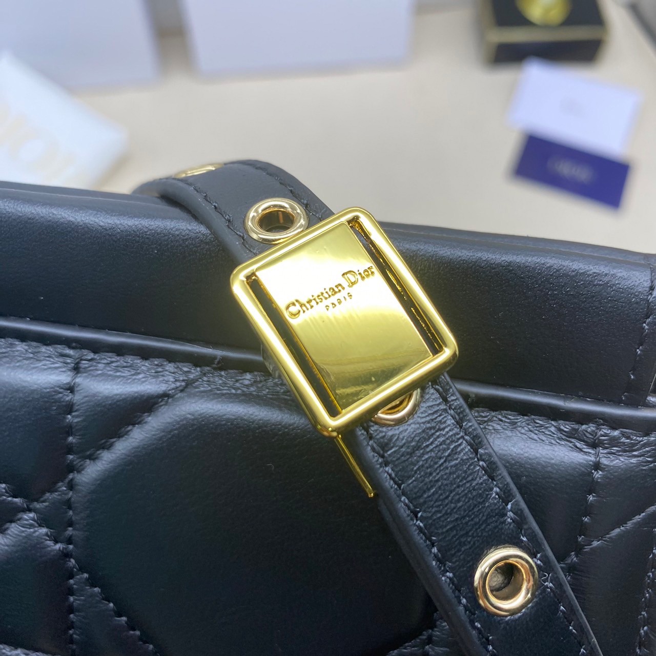 Dior Caro Colle Noire Clutch with Chain Cannage / DIOR Clutch / DIOR BAG พร้อมส่ง 4 สี กระเป๋าสะพายทรงคลัท ดีไซน์เรียบหรู ดูแพง รุ่นนี้คือ ถือแล้วผู้ดีมากค่ะ