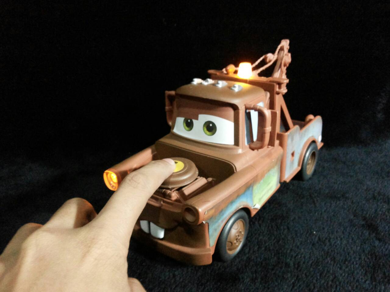 DISNEY/PIXAR CARS TOW MATER TALKING AND LIGHT UP 8" มือสองสภาพดีมากค่ะ