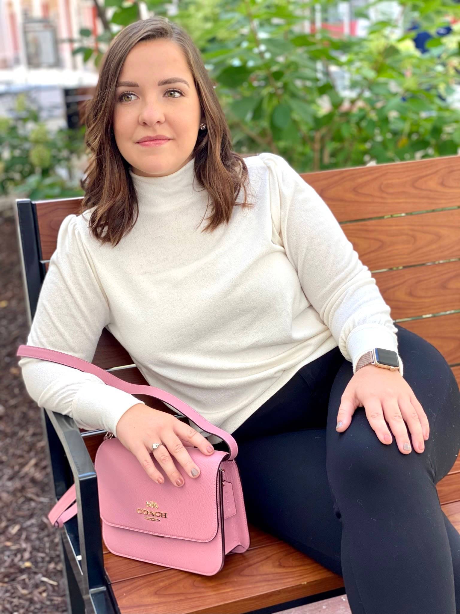 COACH C5632 BRYNN FLAP CROSSBODY แซ่บที่สุด ใหม่ที่สุด!! คอลเลคชั่นใหม่!! มองยังไงก็หลงรักละสายตาไม่ไหว กระเป๋าสะพายข้างลุคไฮน์ ที่ดีไซน์ออกมาได้ปัง และดูแพงมากๆ ด้วยดีเทลคลาสสิค รูปทรงใช้งานง่าย เรียบๆแต่มีดีเทล วัสดุหนัง crossgrain สวยคม!!! เปิด-ปิดด้วย