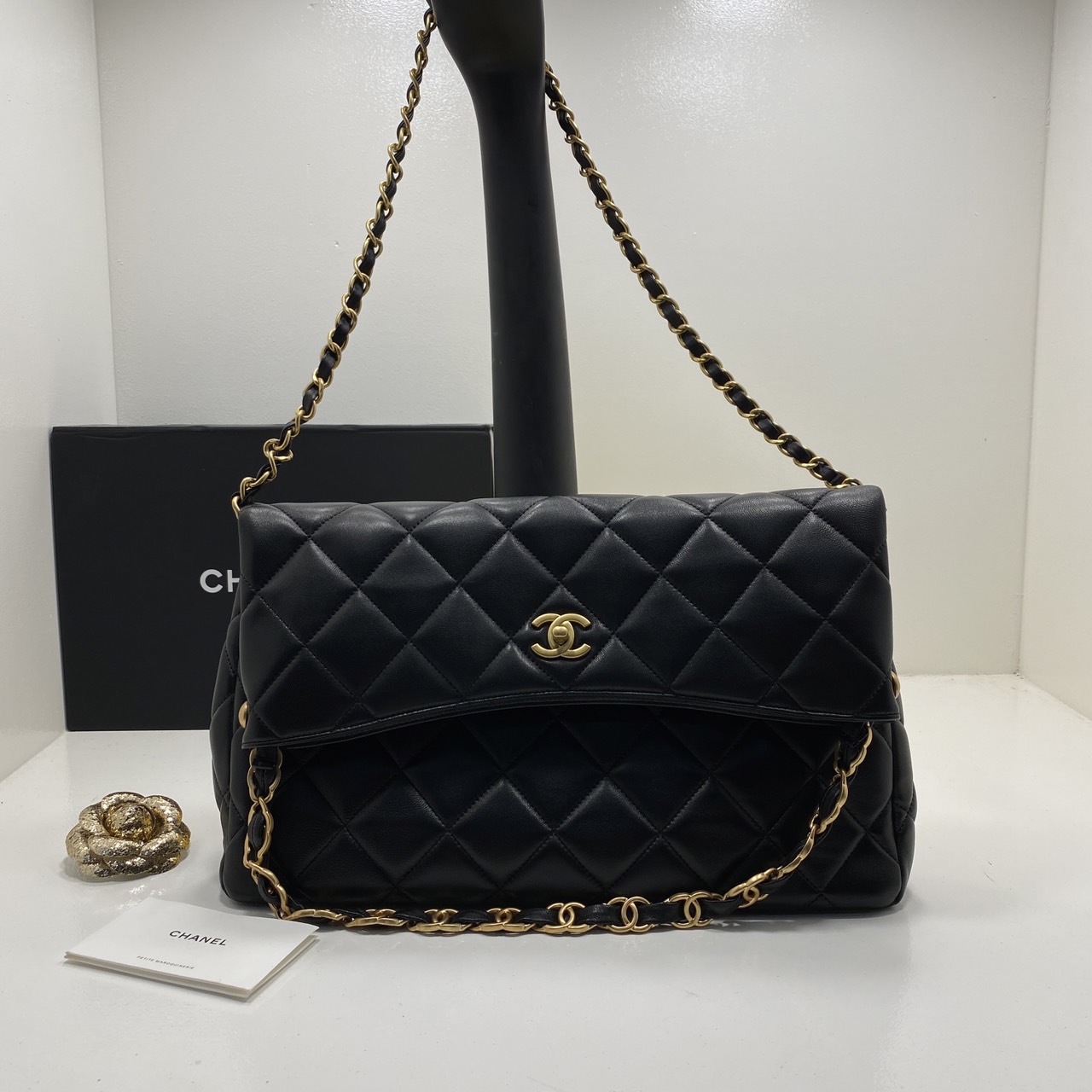 Chanel Tote Bag / Chanel Hobo / Chanel Vintage Big CC Turnlock Black Quilted Large Bag Holo กระเป๋าโท้ทใบใหญ่สไตล์วินเทจ งานหนังเต็มใบลายควิลท์ เป็น every look จุของได้เยอะ เหมาะมากๆ ค่ะ