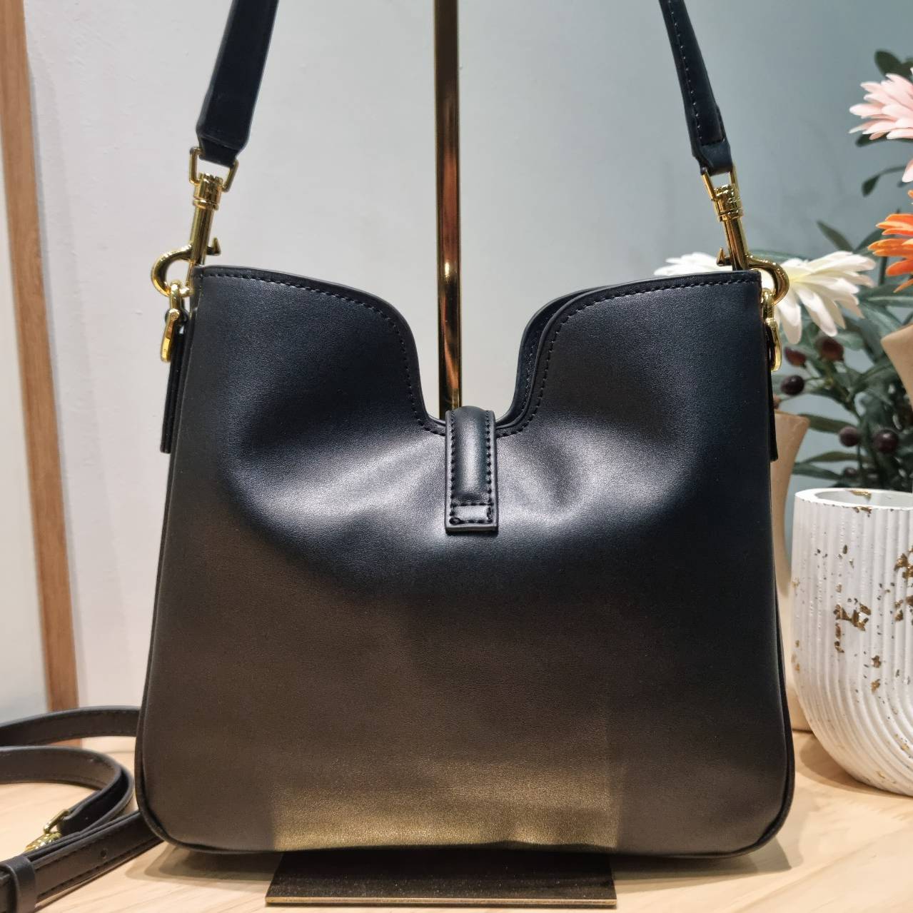 CELINE small camille soft bag มาแรงมาก! กับกระเป๋าที่ตัวแม่ใช้กันเยอะสุดๆ แม่ชมเอย อินฟลูดังๆมีใช้กันครบ ด้วยรูปทรงยอดนิยม