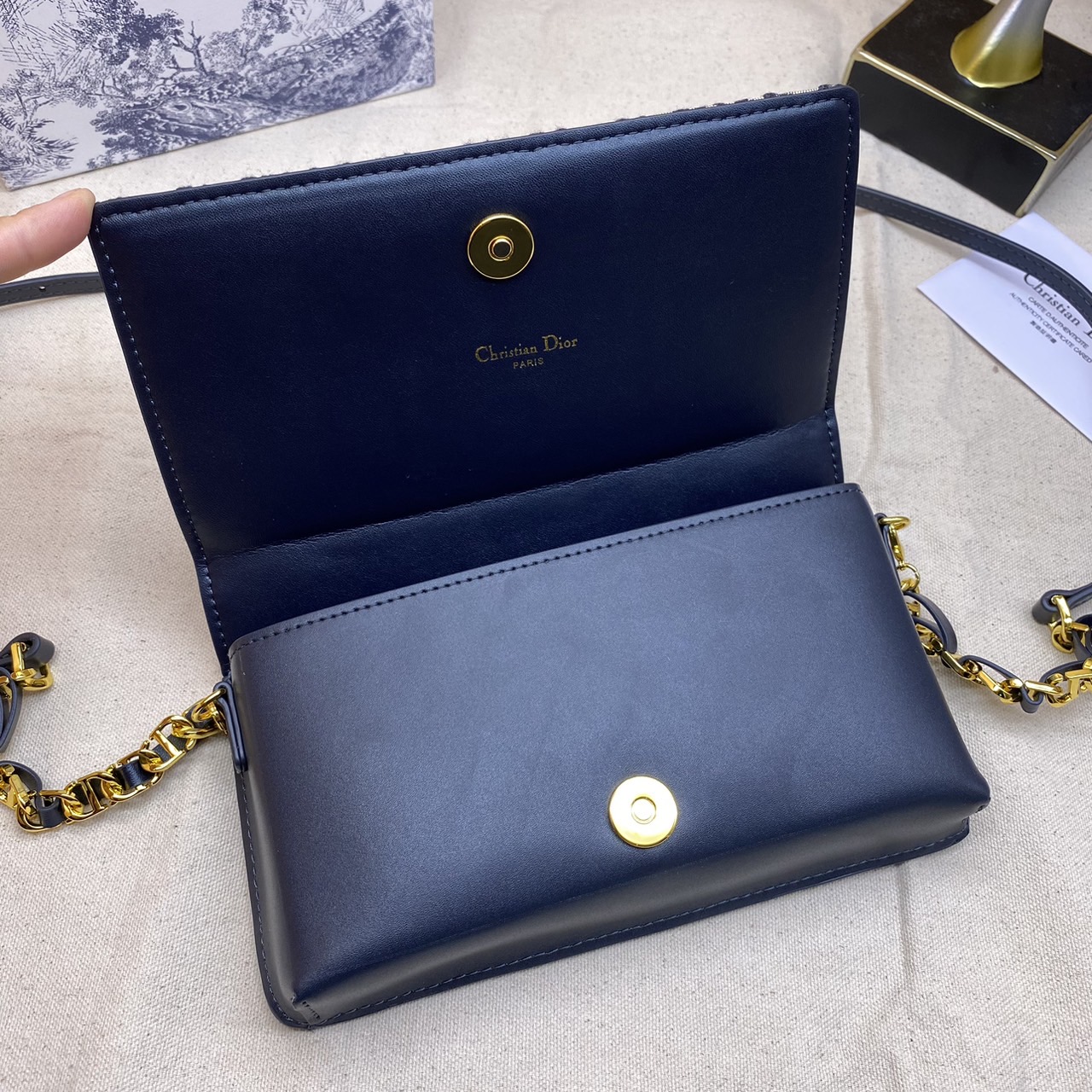 CD SIGNATURE MINI BAG Blue Oblique Jacquard / DIOR Clutch Bag พร้อมส่ง กระเป๋าสะพายทรงคลัท New for Winter 2023 คอลผู้ดี สวยหรู โดดเด่น ราคาสุดคุ้มพร้อมอุปกรณ์ครบ ไม่อยากให้พลาดน้า