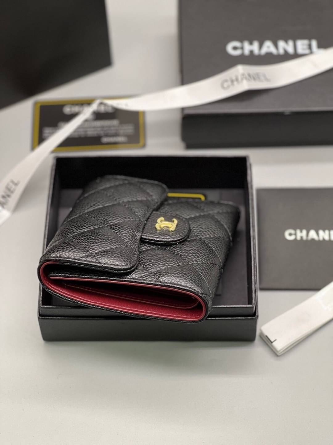 CHANEL Wallet Tri-fold Caviar / Chanel Short Wallet หนังคาเวียร์ กระเป๋าสตางค์ชาแนลใบสั้น เกรดออริจินอล ภาพถ่ายจากงานขายจริง ใช้งานต่างประเทศได้