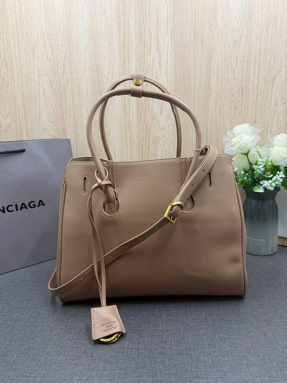 ORI หนังแท้ | Balenciaga Carry All Hampton Bag / Balenciaga Tote Bag 33cm กระเป๋าสะพายทรงโท้ท ภายในโล่งกว้าง ดีไซน์เรียบง่าย เรียบหรู