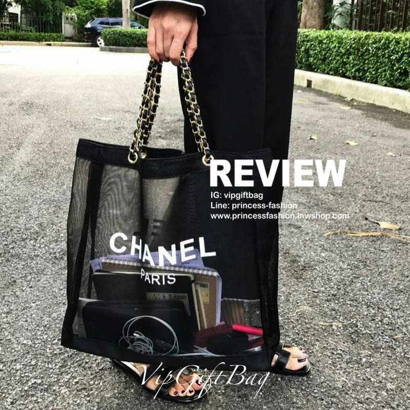 Chanel Shopping Ribbin bag With Chain With + Cosmetic Pouch กระเป๋าสะพายใบใหญ่ทรง Shopping พร้อมกระเป๋าใส่เครื่องสำอางค์ ใบเล็ก จากงานพรีเมี่ยมกิ้ฟของแท้นำเข้าจาก Chanel Perfume Counter ใบใหญ่วัสดุ Nylon โปร่ง **อะไหล่ทอง เปิดปิดด้วยแถบแม่เหล็กซ่อนด้านใน 