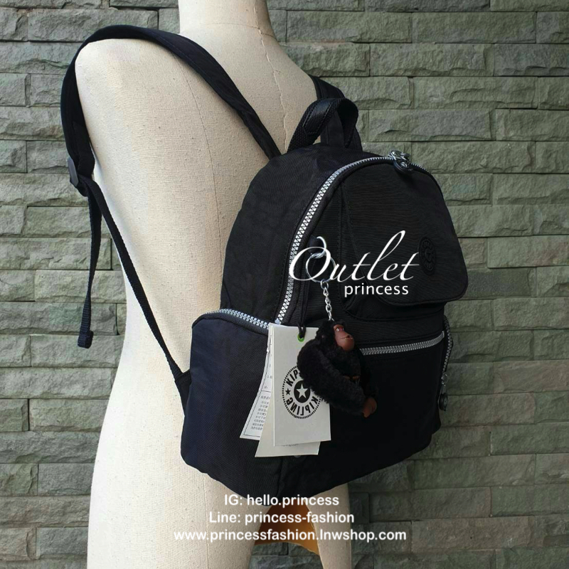 Kipling Matta Small Metallic Backpack รุ่น KI1490 คอลเลคชั่นใหม่ชนช้อป!!กระเป๋าเป้ขนาดกำลังดี วัสดุไนล่อนเคลือบกันน้ำ มีน้ำหนักเบา มีช่องเก็บของหลายช่อง แบ่งเป็นช่องด้านหน้า 2 ช่องและด้านข้างอีก 2 ช่อง ช่องใหญ่ปิดเปิดด้วยซิปคู่ภายในมีช่องซิป ช่องใส่ของจุก