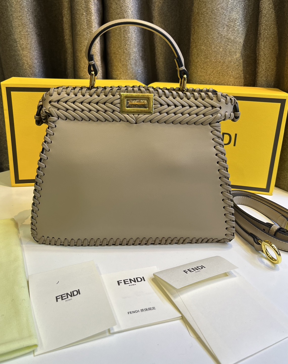 พร้อมส่ง 3 สี FENDI Peekaboo ISeeU Medium interlace leather bag กระเป๋าสะพายดีไซส์สาน ใช้ได้ 2 ด้าน 🧡 เกรดออริจินอล 1:1 สลับแท้
