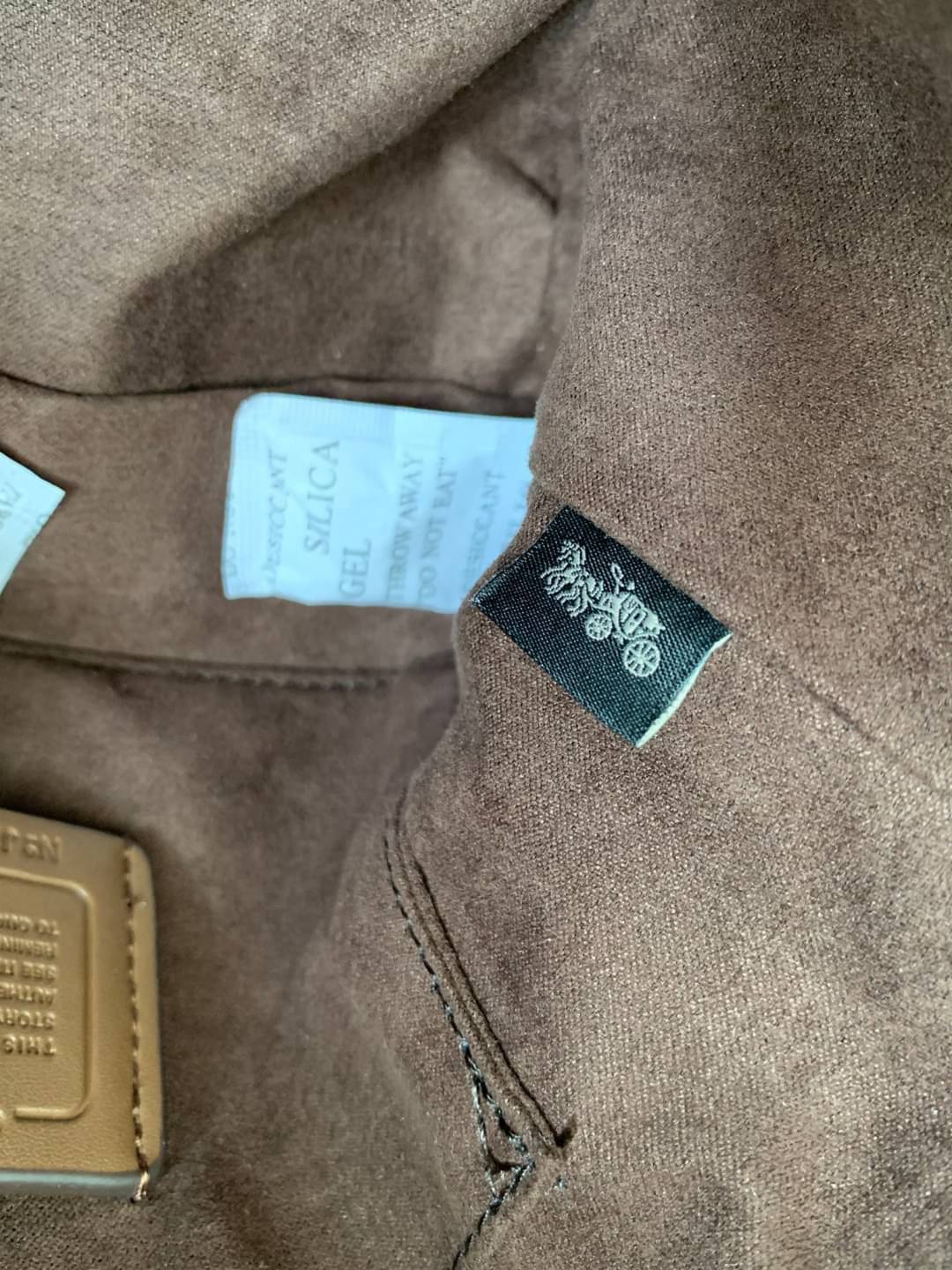 คอลเลคชั่นใหม่ ทั้งสวยทั้งคุณภาพค่ะ😘 COACH KARLEE CROSSBODY BAG 💐พร้อมส่ง ได้ไปไม่ผิดหวังแน่นอนค่ะ! สวยๆแบบคนดังระดับโลกกันค่าา กระเป๋าสะพายแบบครอสบอดี้ร์ หนังแท้นิ่มสวยงามมากๆค่ะ รูปทรงน่ารักกระทัดรัด เปิดปิดกระเป๋าแบบหมุนล็อค ภายในสามารถ