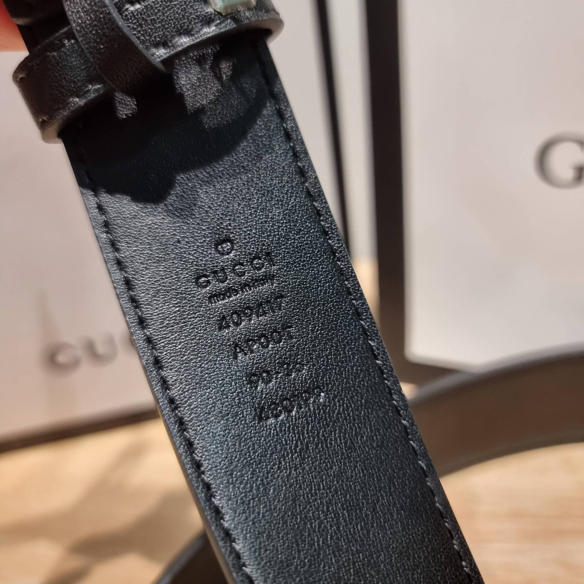 GUCCI BELT / GG belt 3.5cm เข็มขัดสีดำสุดคลาสสิค รุ่นโลโก้ ใหญ่ เรียบง่าย ผู้ดี เป็นซิกเนเจอร์ ด้วยดีไซน์ double buckle อะไหล่สีทองวินเทจ ทำให้ใช้งานเป็น everyday use ได้เลย วัสดุหนังสวย พร้อมออริจินัล box ที่สุดของการคอมพลีทลุทด้วยเข็มขัดเส้นนี้เส้นเดียว