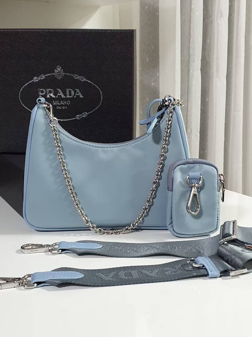 BEST SELLER!! **กำลังมาแรงมากค่ะ กับแบรนด์ PRADA ใบเดียวคุ้มมากค่ะ อุปกรณ์ ครบชุด **ซื้อ1ได้ถึง3ไอเท็ม ทั้งสายยาว และกระเป๋าใส่เหรียญ และป้ายแท็คหนัง อย่างดี **อะไหล่ปั้มแบรนด์แท้ทุกจุด วัสดุทำจากผ้า Nylon อย่างดี กันน้ำได้ อยู่ทรงสวย สามารถใส่กระเป๋าตังค
