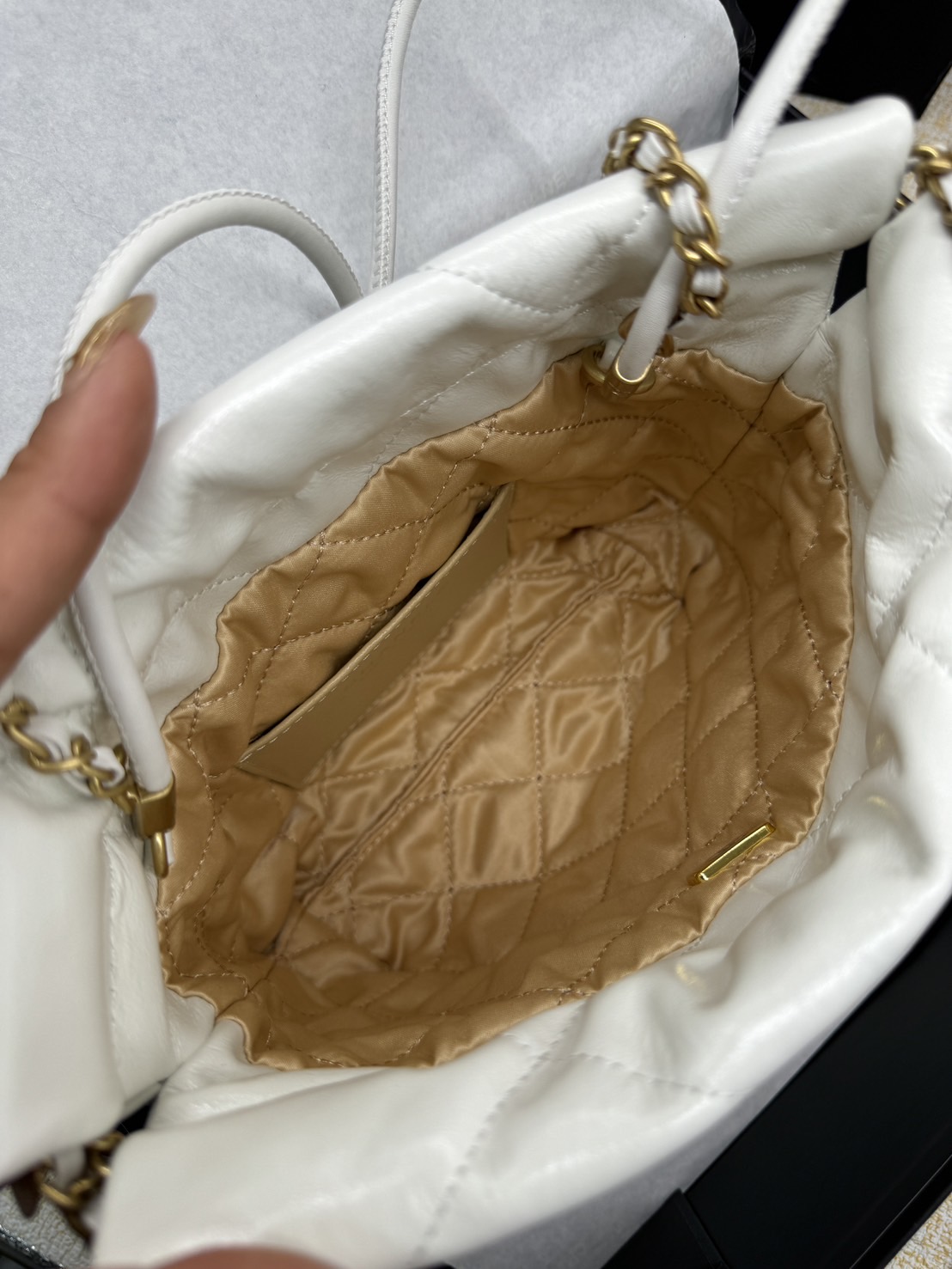 Chanel 22 Mini Handbag With Pearl Chain กระเป๋าทรงโท้ท เกรดออริ สลับแท้ 1:1 ใช้งานต่างประเทศได้