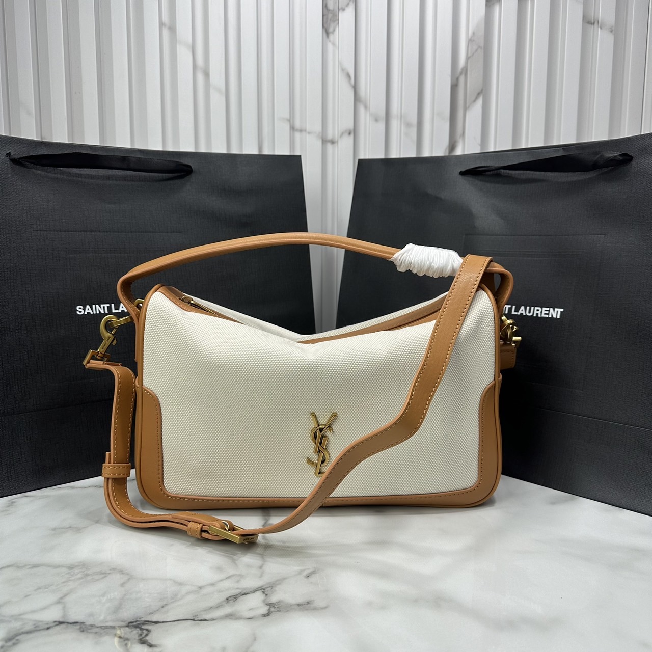 YSL Camera Supple Bag กระเป๋าสะพายทรงกล้องใบขนาดกลาง ถือจับถนัดมือ จุของได้เยอะ ดีไซส์เรียบหรูดูแพง 🧡เกรดออริ ใช้งานต่างประเทศได้