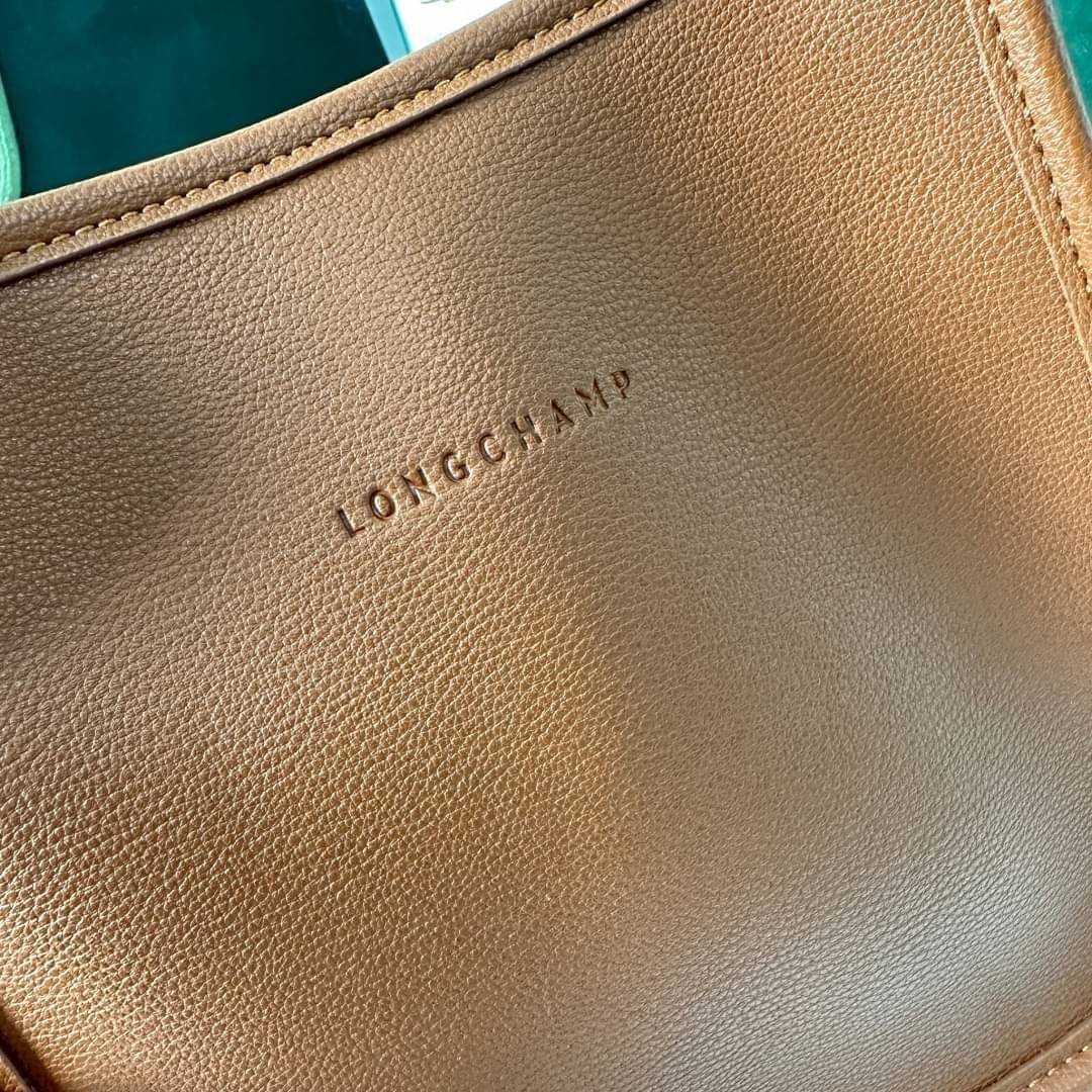 LONGCHAMP LE FOULONNÉ CROSSBODY BAG กระเป๋าสะพายที่เรียบง่ายและดูดี การออกแบบที่คล่องตัวของรุ่นนี้เหมาะอย่างยิ่ง