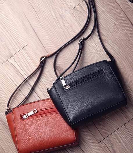 สินค้ามาใหม่ค่า😊 ทรงสุดฮิตจากแบรนด์ asos กระเป๋า ทรงสวย ตัวกระเป๋าลายหนังสวยมาก สีดำสุดหรู ดีไซน์เกร๋ #จุดเด่นที่ น้ำหนักเบา สามารถ สะพายไหล่ข้างลำตัว หรือ พาดลำตัวได้เลยคะ จุของคุ้ม มีใบเดียวจบ #น่ารักมากใบนี้