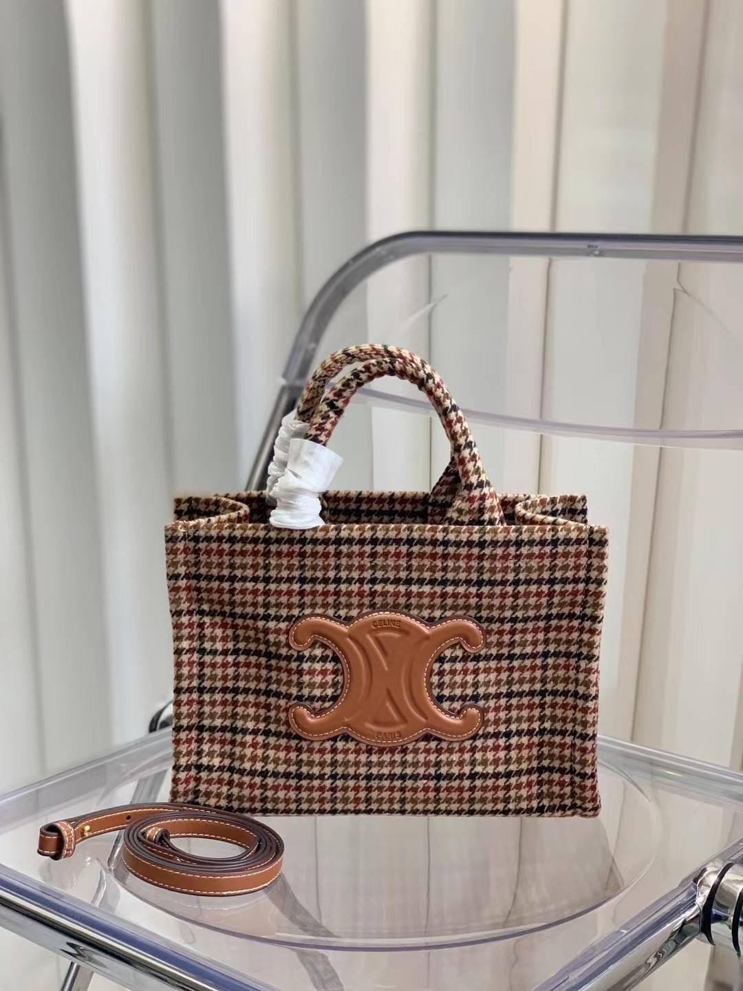 CELINE CABAS THAIS IN TWEED AND CALFSKIN MULTICOLOR / Celine Tote bag รุ่นใหม่ล่าสุด! CELINE MINI CANVAS BAG กระเป๋าผ้าลายสก๊อตสุดเก๋ รูปทรงสวย ขนาดมินิน่ารัก ประดับโลโก้หนังด้านหน้า ช่องใหญ่ด้านในบุผ้าสีเบจ จุของได้กำลังดี