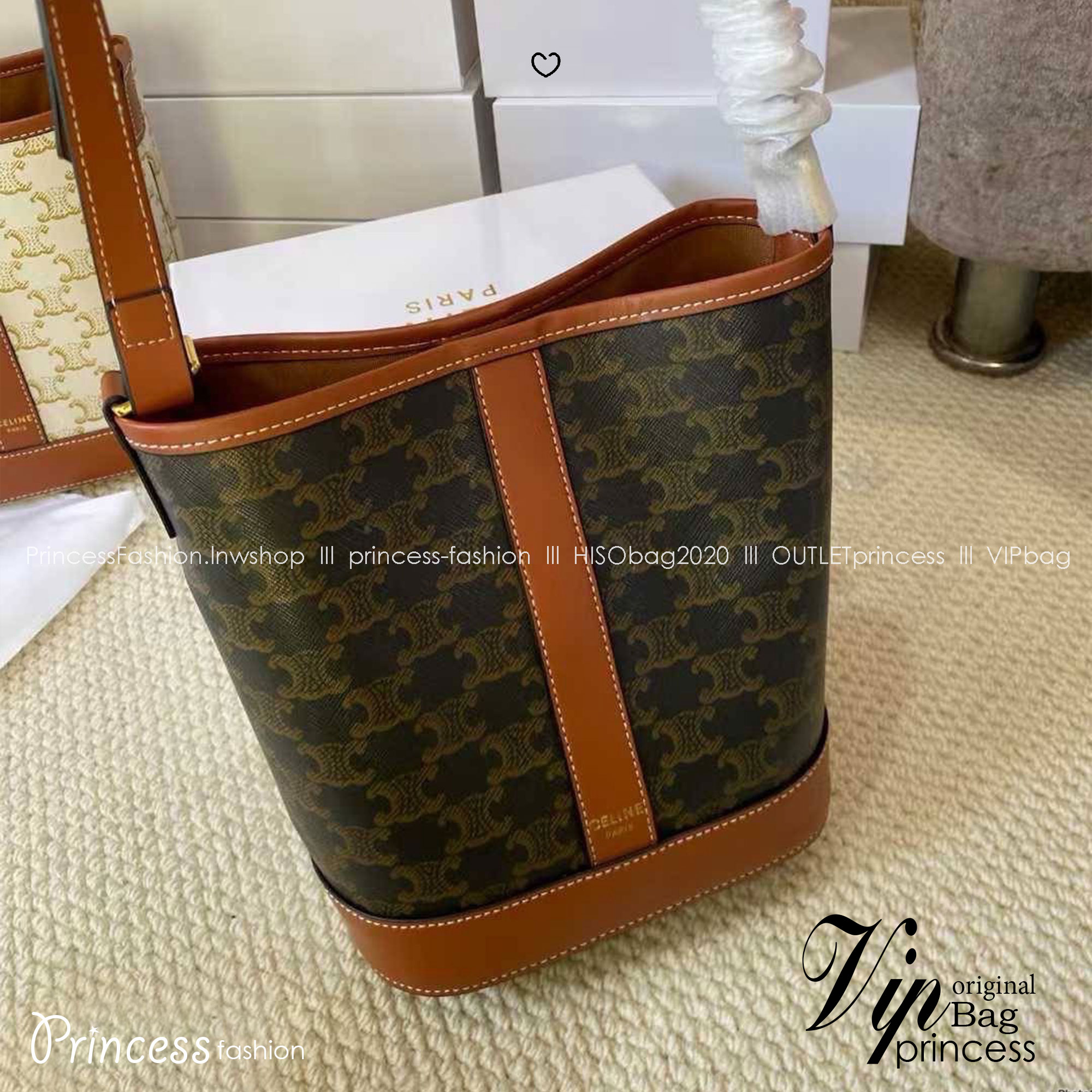 Celine bucket bag in Triomphe canvas and leather / Celine Tote Bag 6" 8" 9.5" กระเป๋าสะพายทรงบัคเก็ต โท้ทรุ่นแรกของแบรนด์ที่ได้รับความนิยมมากที่สุด ควรมีติดตู้ไว้เลย ดีไซน์สวยคลาสสิคไม่มีเอาท์