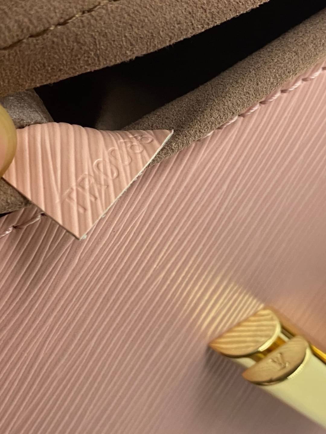 หนังแท้ LOUIS VUITTON Epi Twist Shoulder Bag MM พร้อมส่งที่ไทย เกรดออรินอลงานหนังแท้ทั้งใบ ภาพสินค้าถ่ายจากงานขายจริง ใช้งานต่างประเทศได้