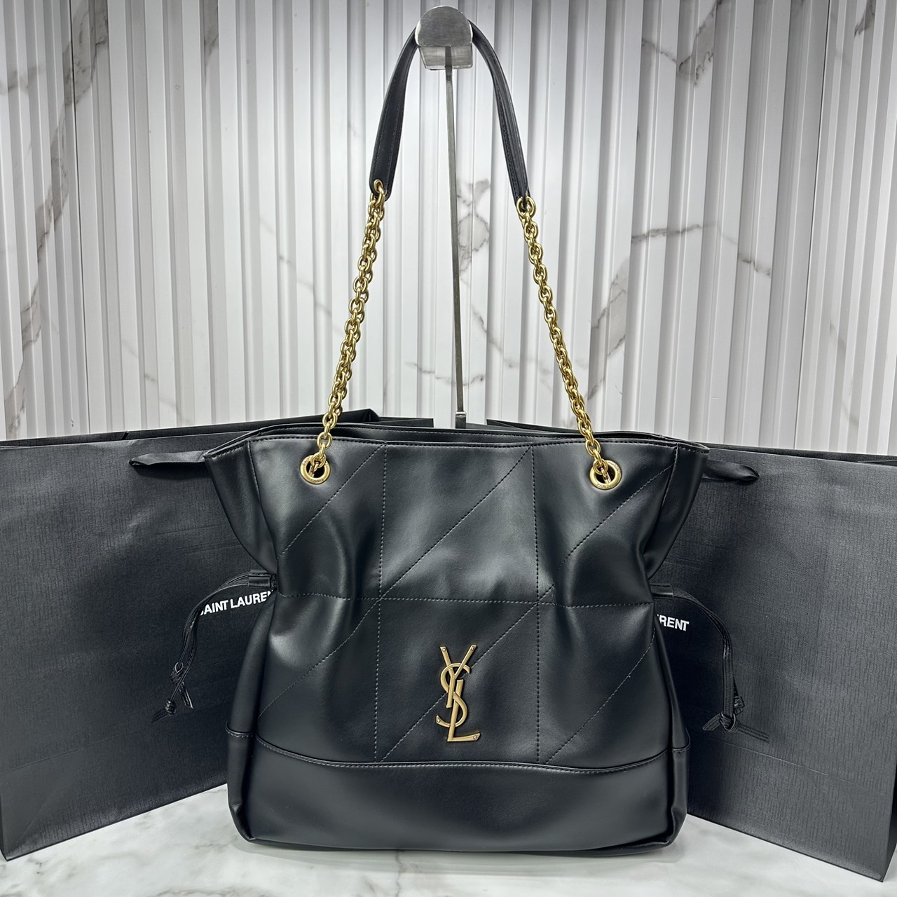 YSL Knockoff Jamie 4.3 Large Pochon Tote Bag กระเป๋าสะพายทรงโท้ท ดีไซส์ใหม่มีสายดึงข้างได้ ปรับสะพายหลังได้ เก๋เท่คูล สวยครบจบในใบเดียว จุของได้เยอะ งานหนังสวยเต็มใบดีไซส์เรียบหรูดูแพง