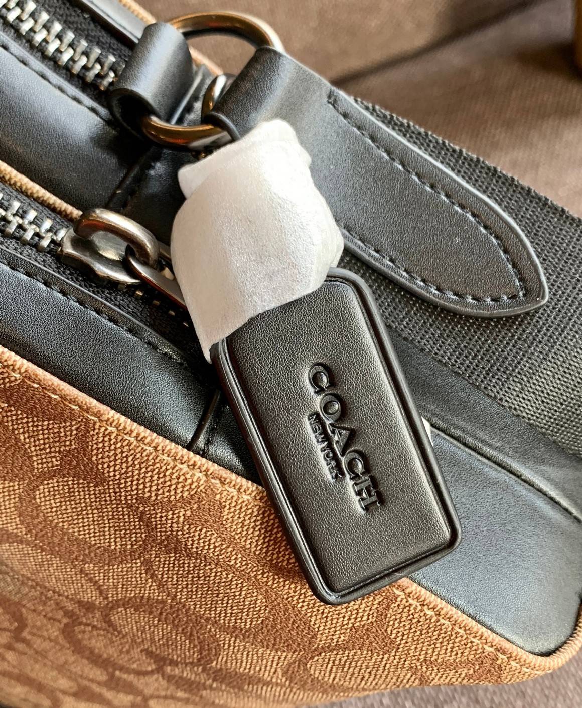 พร้อมสีออกใหม่ ห้ามพลาดค่าา!! COACH WEST CAMERA BAG IN SIGNATURE ((91485)) 🔺กลับมาตามคำเรียกร้องค่าา! กระเป๋าสะพายผู้ชาย((ผู้หญิงก็ใช่สวยทีเดียวค่ะ😘)) หนังแท้ ล่ยหนังCanvasสวยค่ะ มีช่องซิปหน้า//ช่องซิปกลางกว้าง//ช่องหลักแบบซิปคู่ ใส่สัมภาร