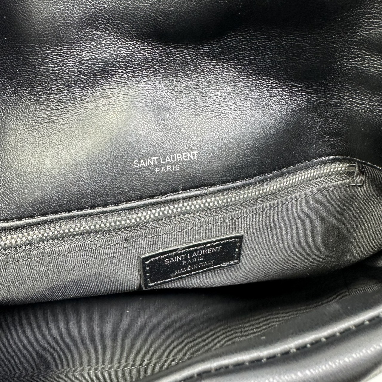 ORI หนังแท้ | 28cm YSL PUFFER SMALL in Nappa leather กระเป๋าสะพายรุ่นยอดนิยม ทรงสวย ใช้ได้บ่อยไม่มีเบื่อ วัสดุหนังสัมผัสนิ่มมือ ดีไซน์เรียบหรู ดูแพง สะพายได้หลากหลาย