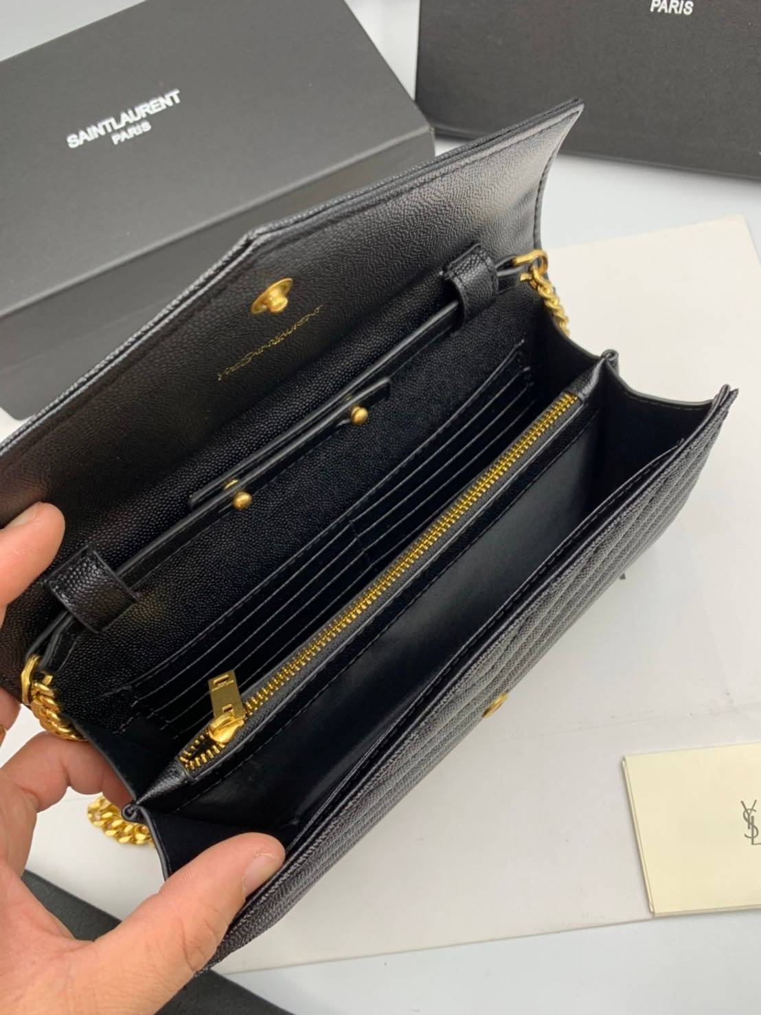 VIP GIFT 】หนังแท้ YSL WOC 9" Saint Laurent Chain Wallet Envelope Woc Monogram Black Leather Cross Body Bag กระเป๋าเงิน wallet on chain ที่มาพร้อมสายสะพายแบบโซ่ ขนาด 9” หนังวัวติดโลโก้ YSL มีทั้งอะไหล่เงิน ทอง และดำ ด้านในมีช่องซิป และช่องใส่การ์ด เรี