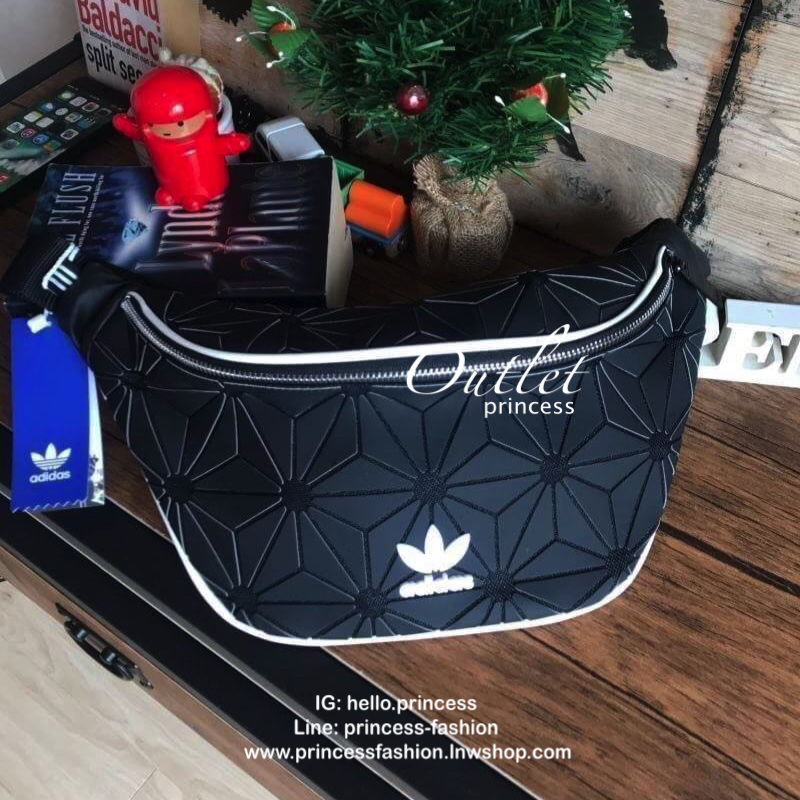 Adidas Originals 3D Mini Airline (ISSEY MIYAKE Style Shoulder Bag) กระเป๋าสะพายสไตล์สปอร์ตแบบคาดเอวคาดอกรุ่นใหม่ดีไซน์สุดฮิตสไตล์ ISSEY MIYAKE ใช้ได้ทั้งชายและหญิง ขนาดกำลังดี น้ำหนักเบา ด้านหน้าประดับโลโก้แบรนด์ เปิดปิดด้วยซิปสะดวกใช้อะไหล่ปั้มแบรนด์สวยด