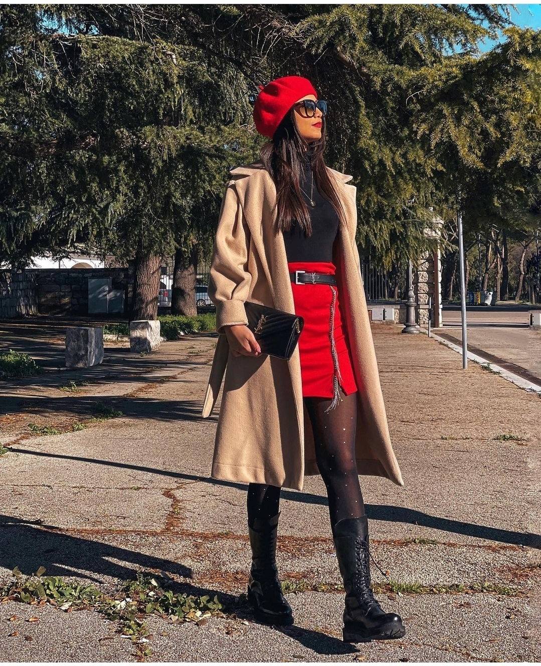 ไม่เคยผิดหวังจริงๆ!! กับรุ่นที่สาวๆรู้กัน Yves Saint laurent clutch bag with chain กระเป๋าสะพายทรง woc สุดฮอต ดีไซน์เรียบหรู โดดเด่นด้วยโลโก้ด้านหน้า เพิ่มดีเทลความผู้ดี วัสดุหนัง pepble ทนทาน ใช้งานง่ายเพียงแค่เปิด-ปิดด้วยกระดุมแม่เหล็ก ภายในแบ่งสัดส่วนไ