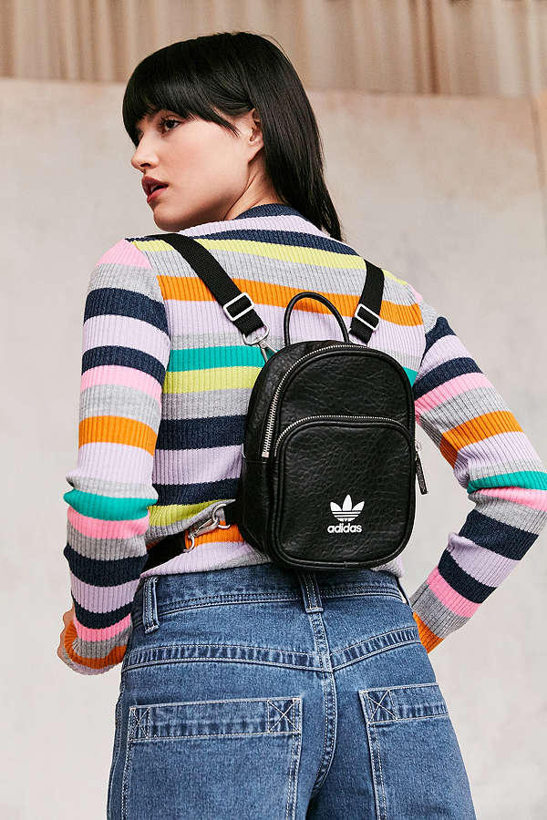 ADIDAS 2WAY MINI BACKPACK กระเป๋าเป้หรือสะพายสไตล์ SPORT ขนาดมินิ กำลังดี กันน้ำ น้ำหนักเบา